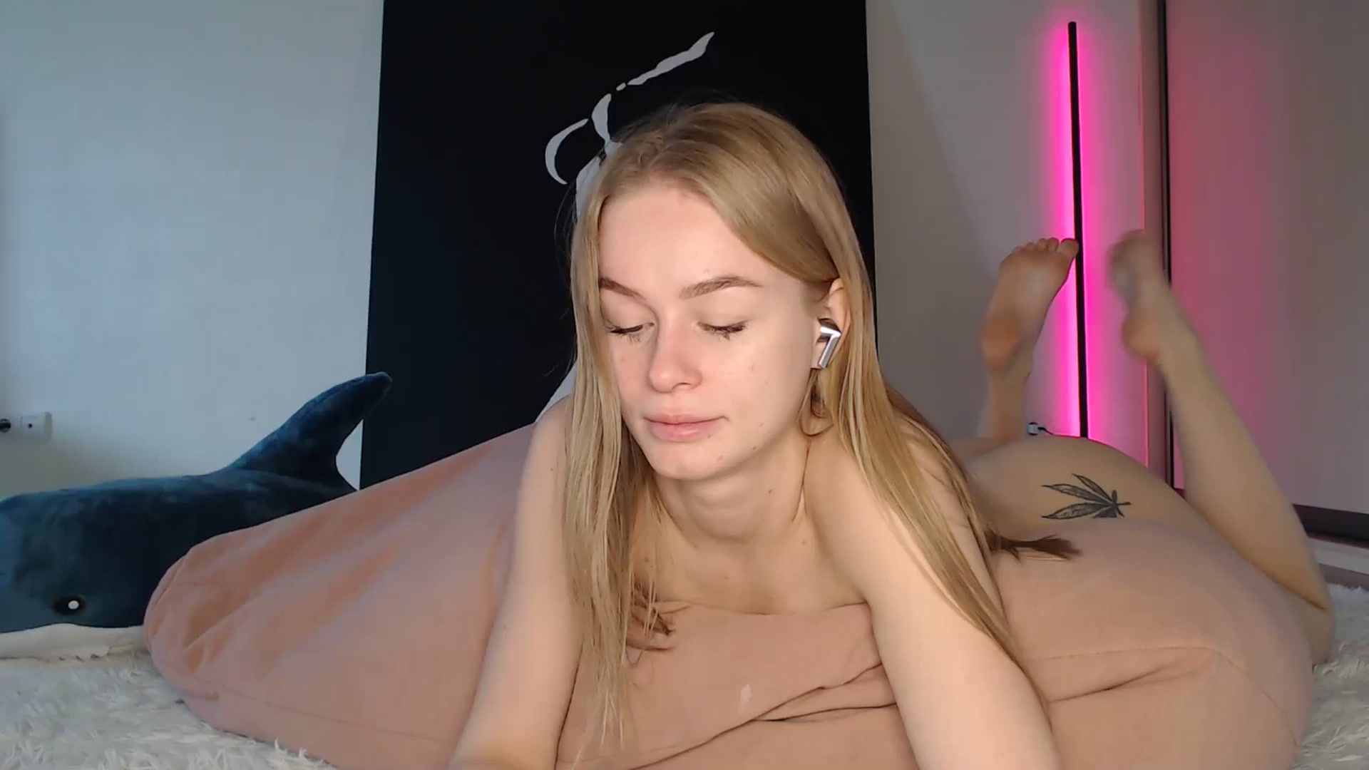 Gallery image thumbnail from Blondino4ka07's myfreecams stream on, 05/11/2025, 06:51 image 4 of 20