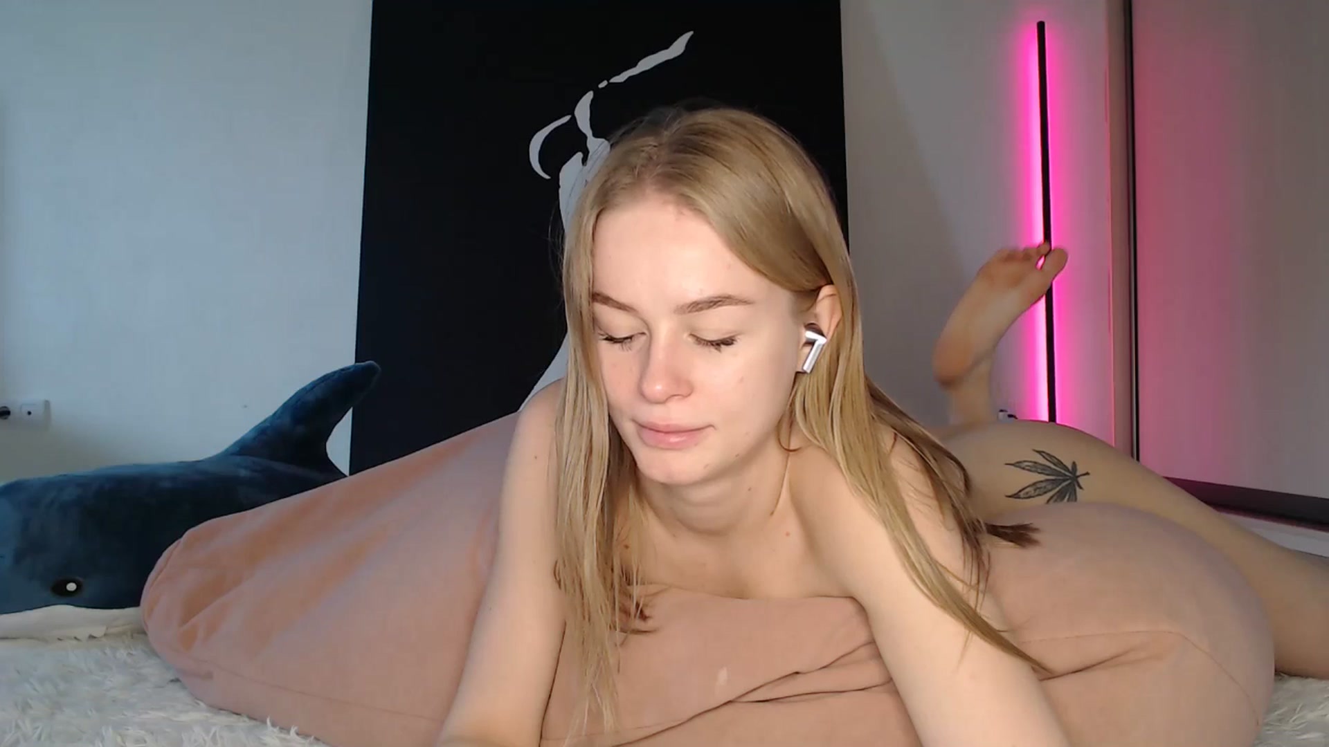 Gallery image thumbnail from Blondino4ka07's myfreecams stream on, 05/11/2025, 06:51 image 2 of 20