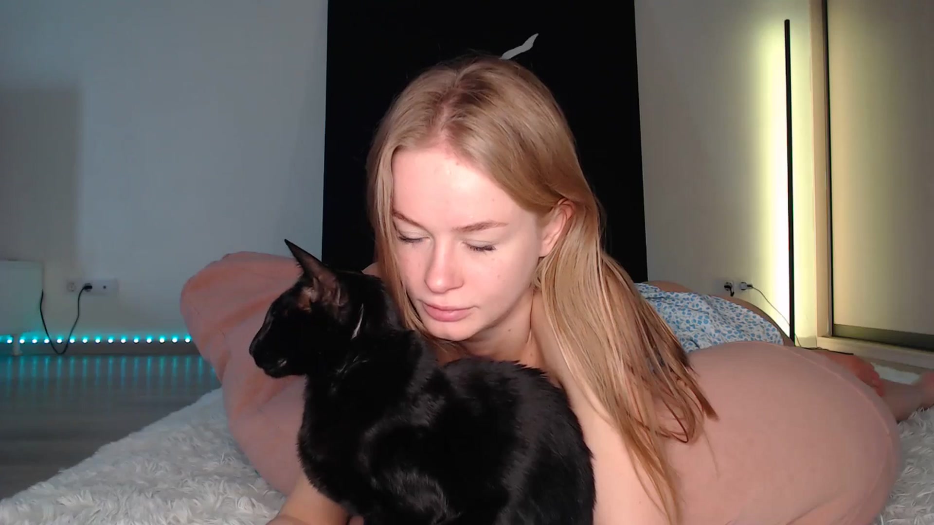 Gallery image thumbnail from Blondino4ka07's myfreecams stream on, 05/13/2025, 06:28 image 5 of 20