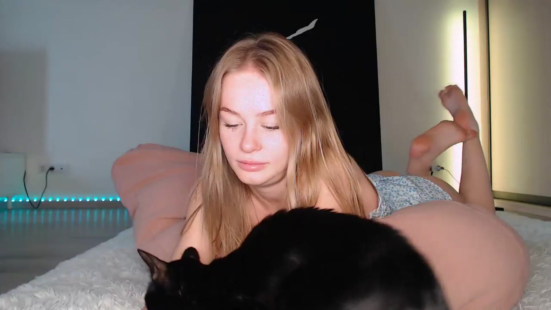 Gallery image thumbnail from Blondino4ka07's myfreecams stream on, 05/13/2025, 06:28 image 7 of 20