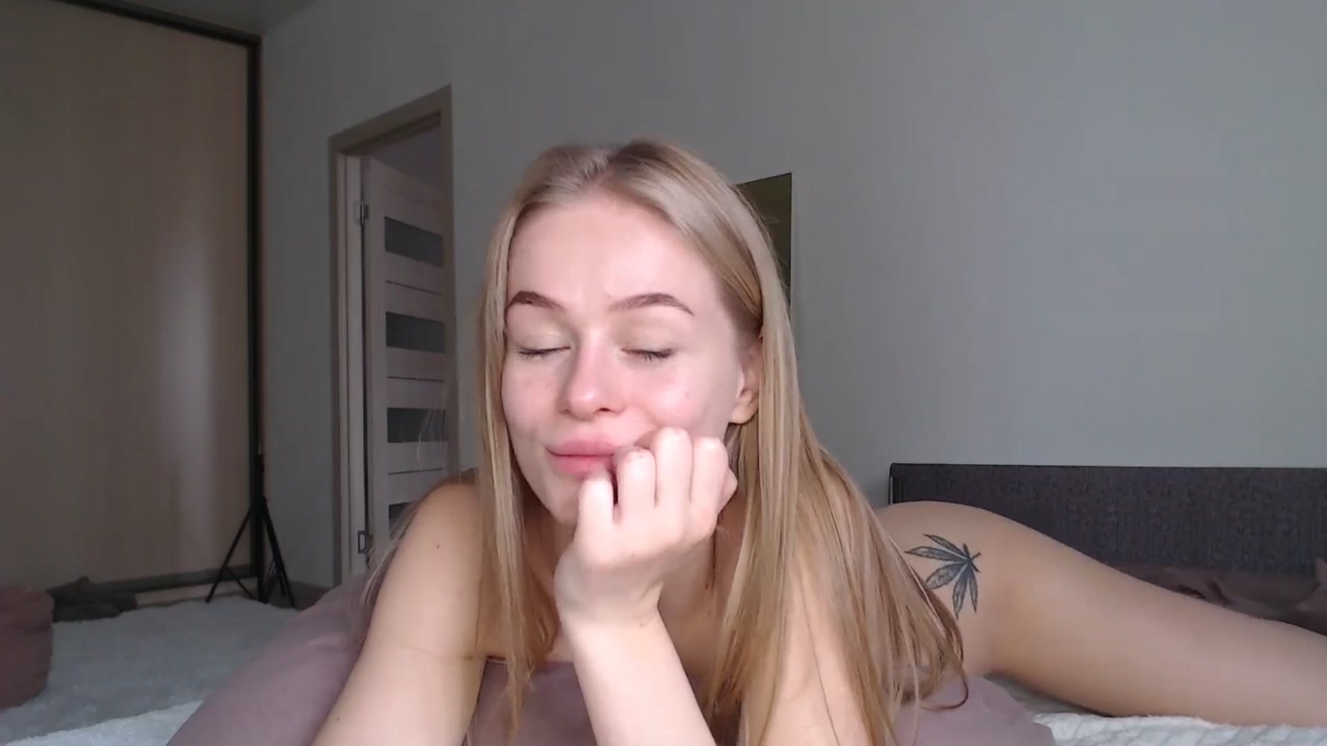 Gallery image thumbnail from Blondino4ka07's myfreecams stream on, 05/17/2025, 07:45 image 13 of 20