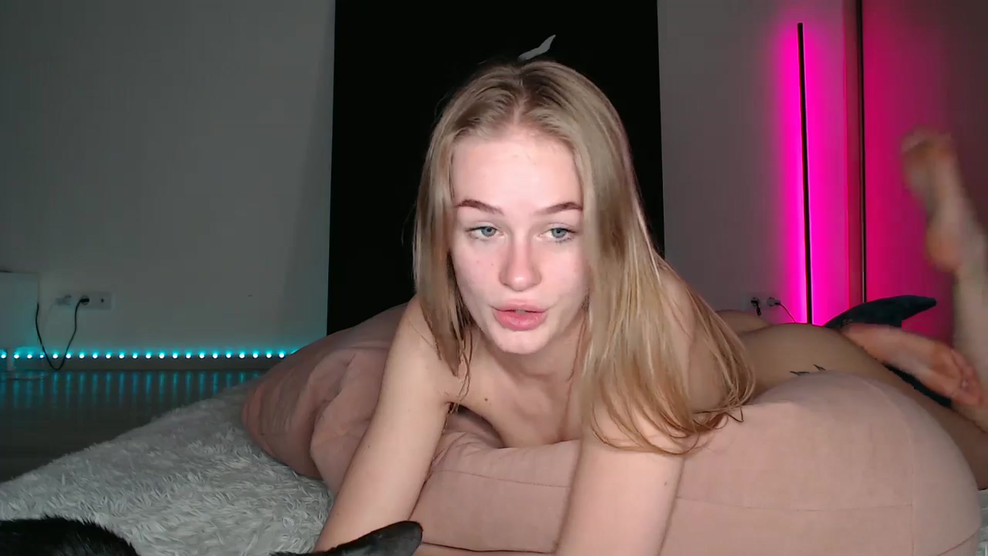Gallery image thumbnail from Blondino4ka07's myfreecams stream on, 05/17/2025, 18:52 image 3 of 20