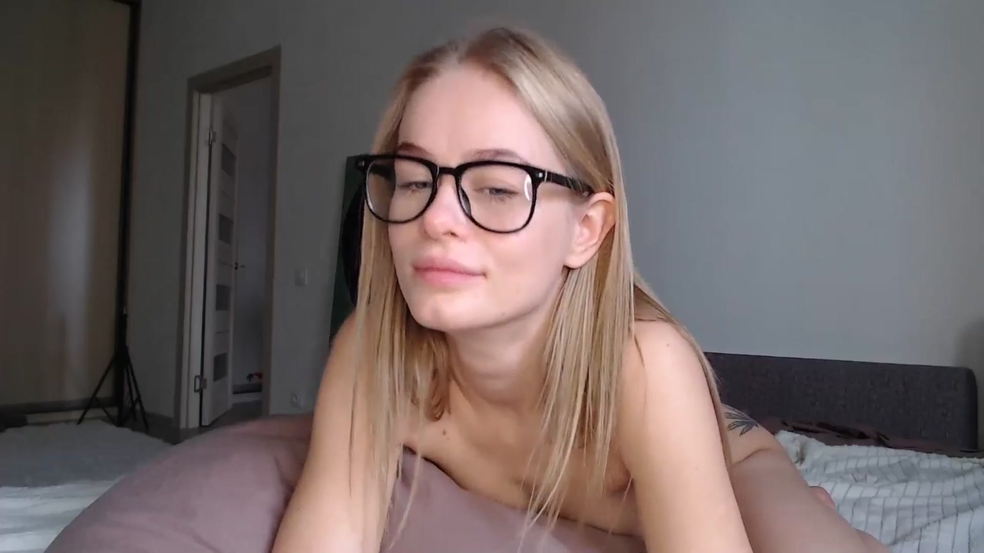 Gallery image thumbnail from Blondino4ka07's myfreecams stream on, 05/18/2025, 05:52 image 16 of 20