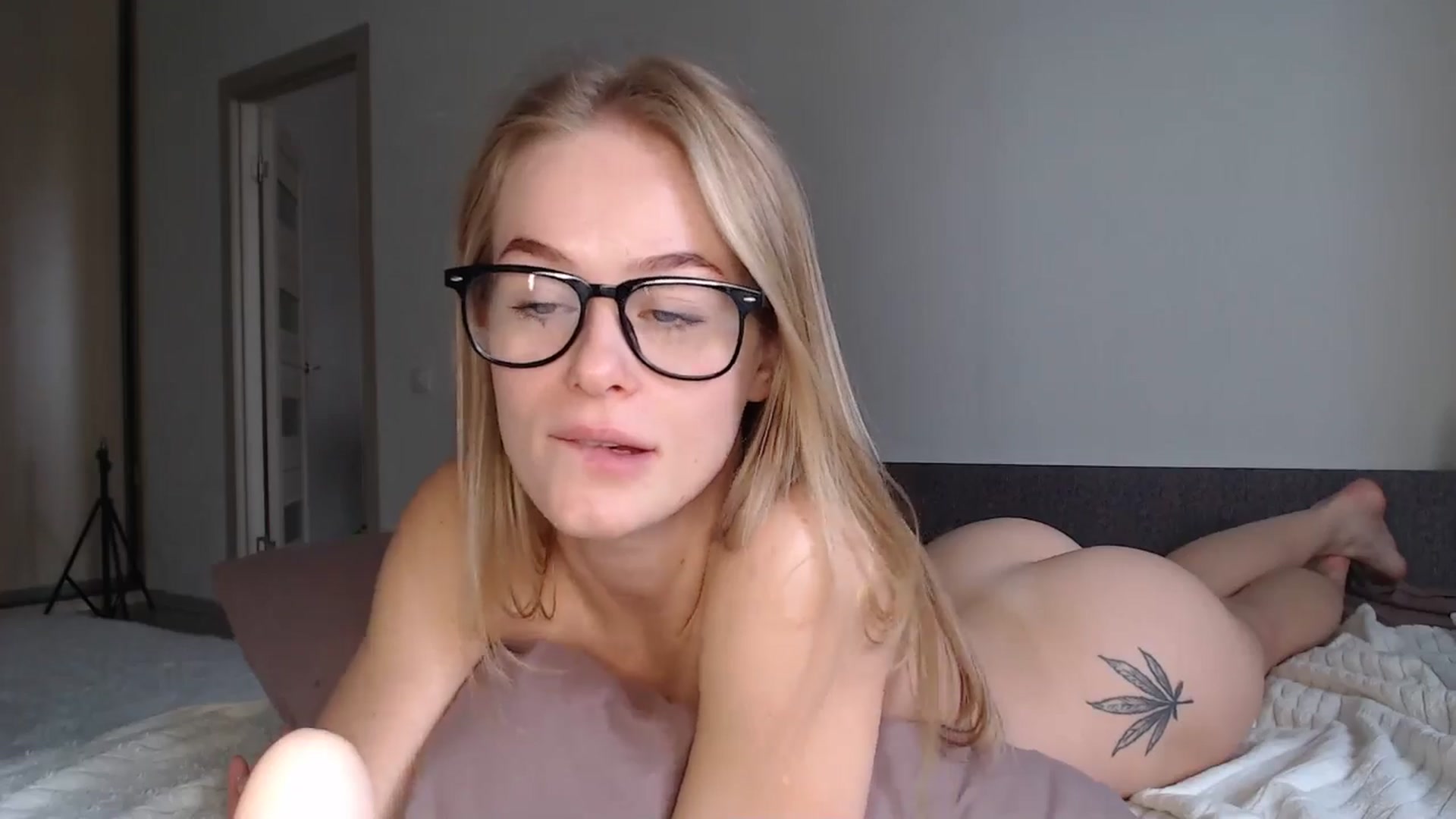 Gallery image thumbnail from Blondino4ka07's myfreecams stream on, 05/18/2025, 07:45 image 6 of 20