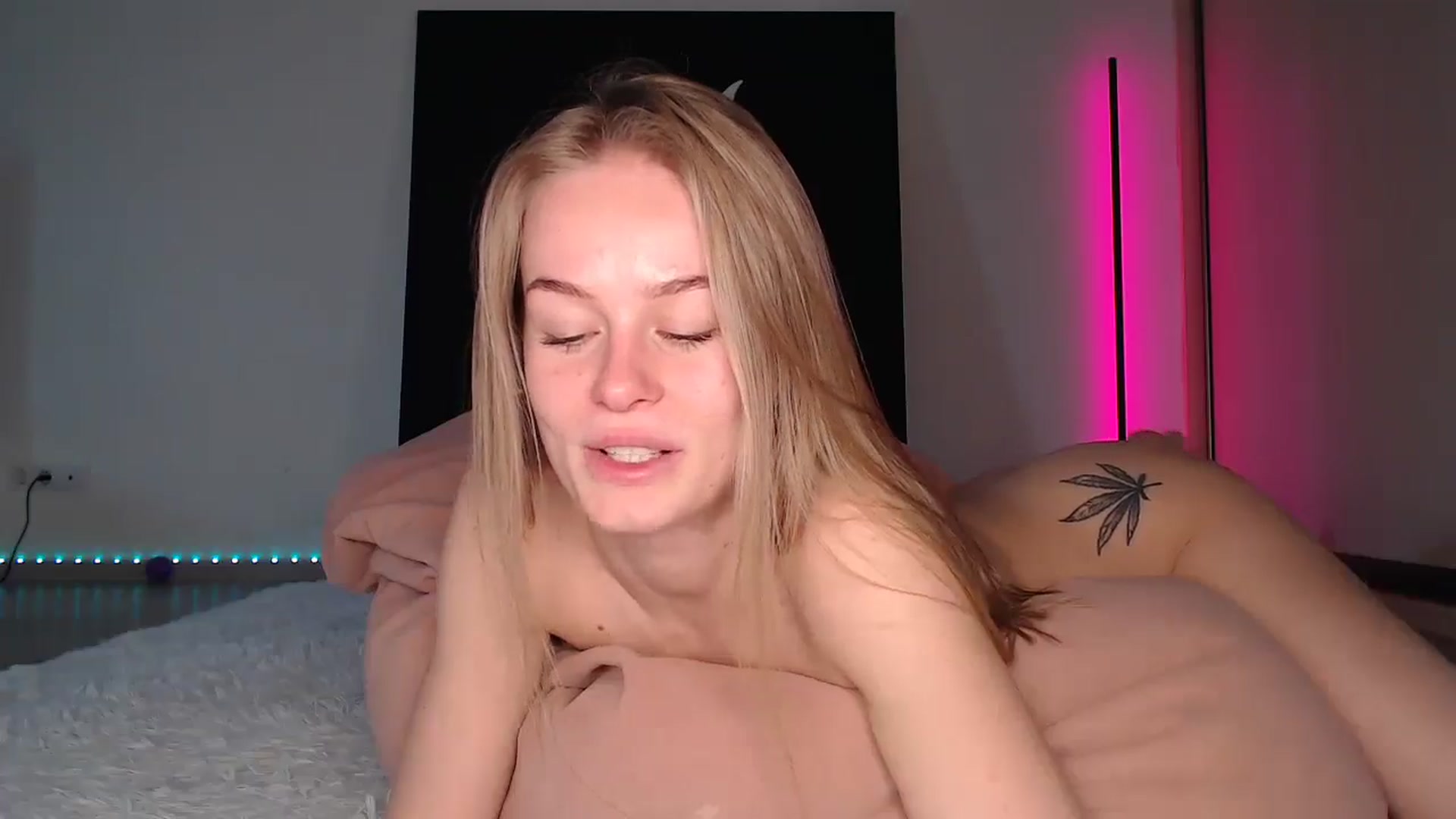 Gallery image thumbnail from Blondino4ka07's myfreecams stream on, 05/26/2025, 06:35 image 15 of 20