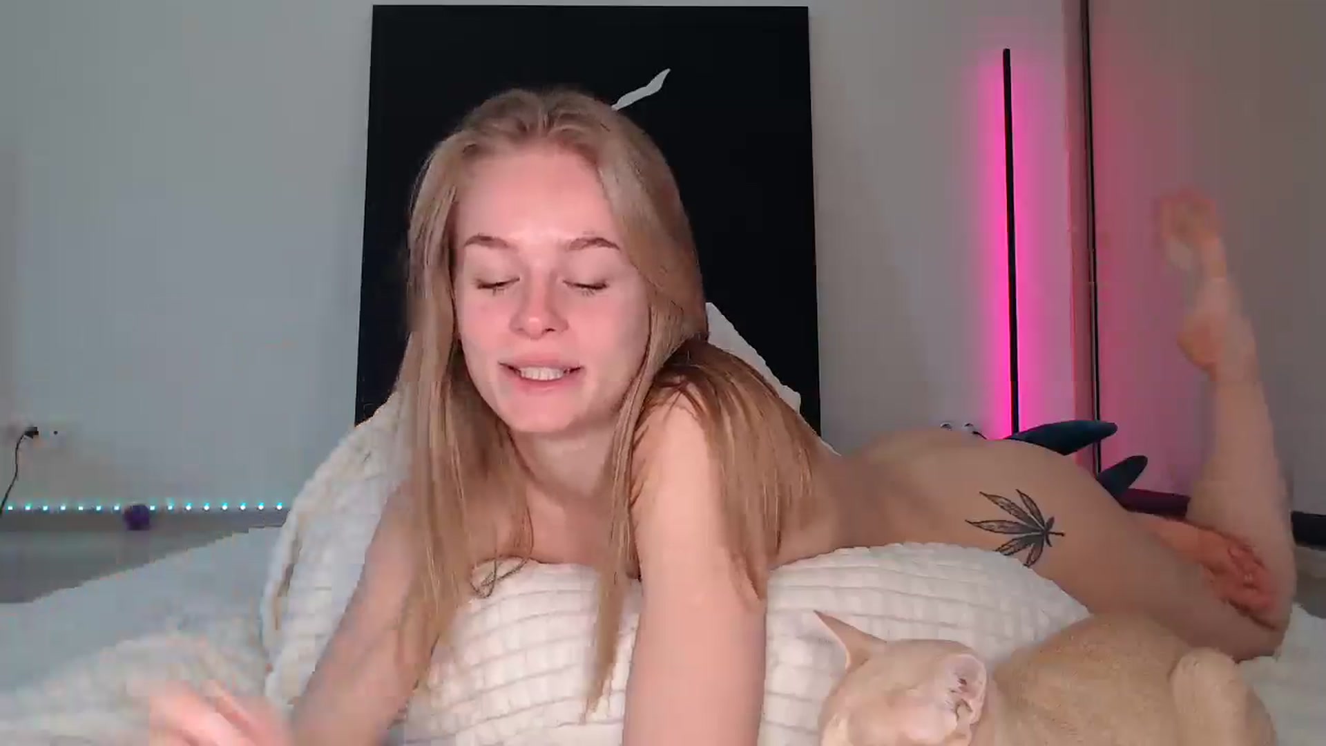 Gallery image thumbnail from Blondino4ka07's myfreecams stream on, 05/26/2025, 07:20 image 7 of 20