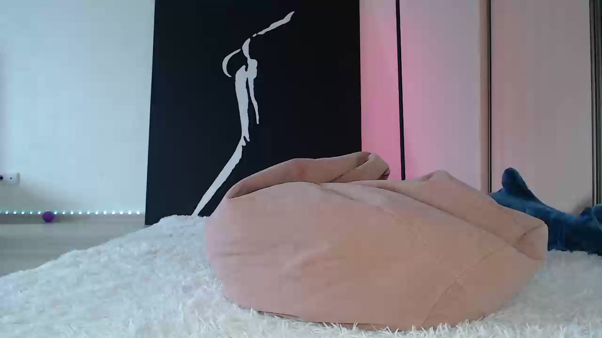 Gallery image thumbnail from Blondino4ka07's myfreecams stream on, 06/03/2025, 09:15 image 16 of 20