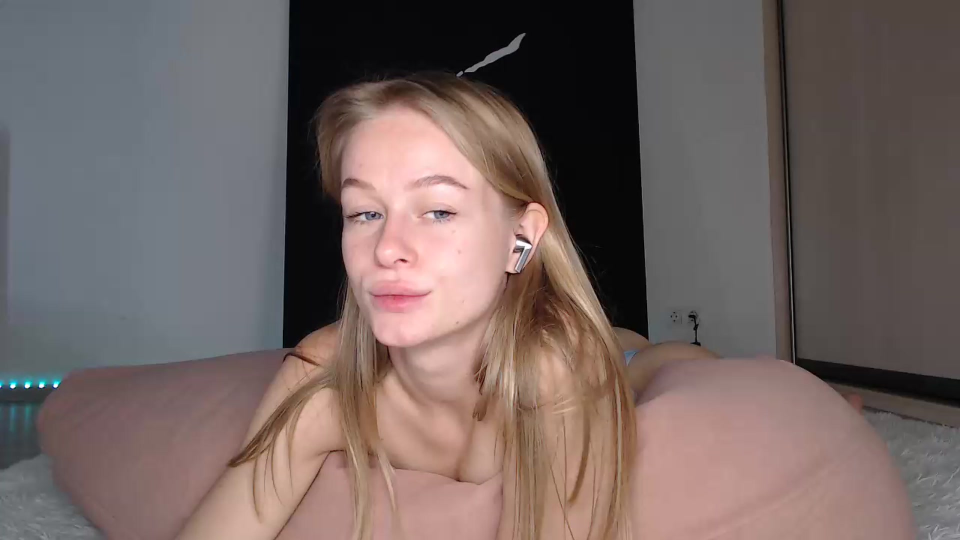 Gallery image thumbnail from Blondino4ka07's myfreecams stream on, 07/02/2025, 08:42 image 14 of 20