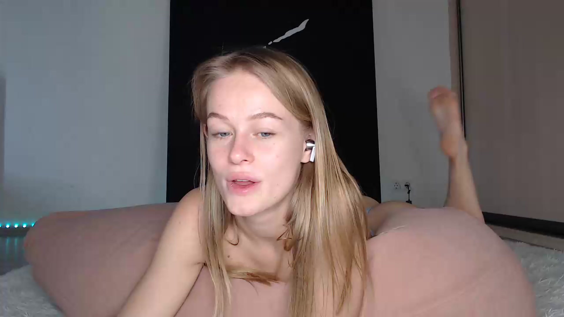 Gallery image thumbnail from Blondino4ka07's myfreecams stream on, 07/02/2025, 08:42 image 17 of 20