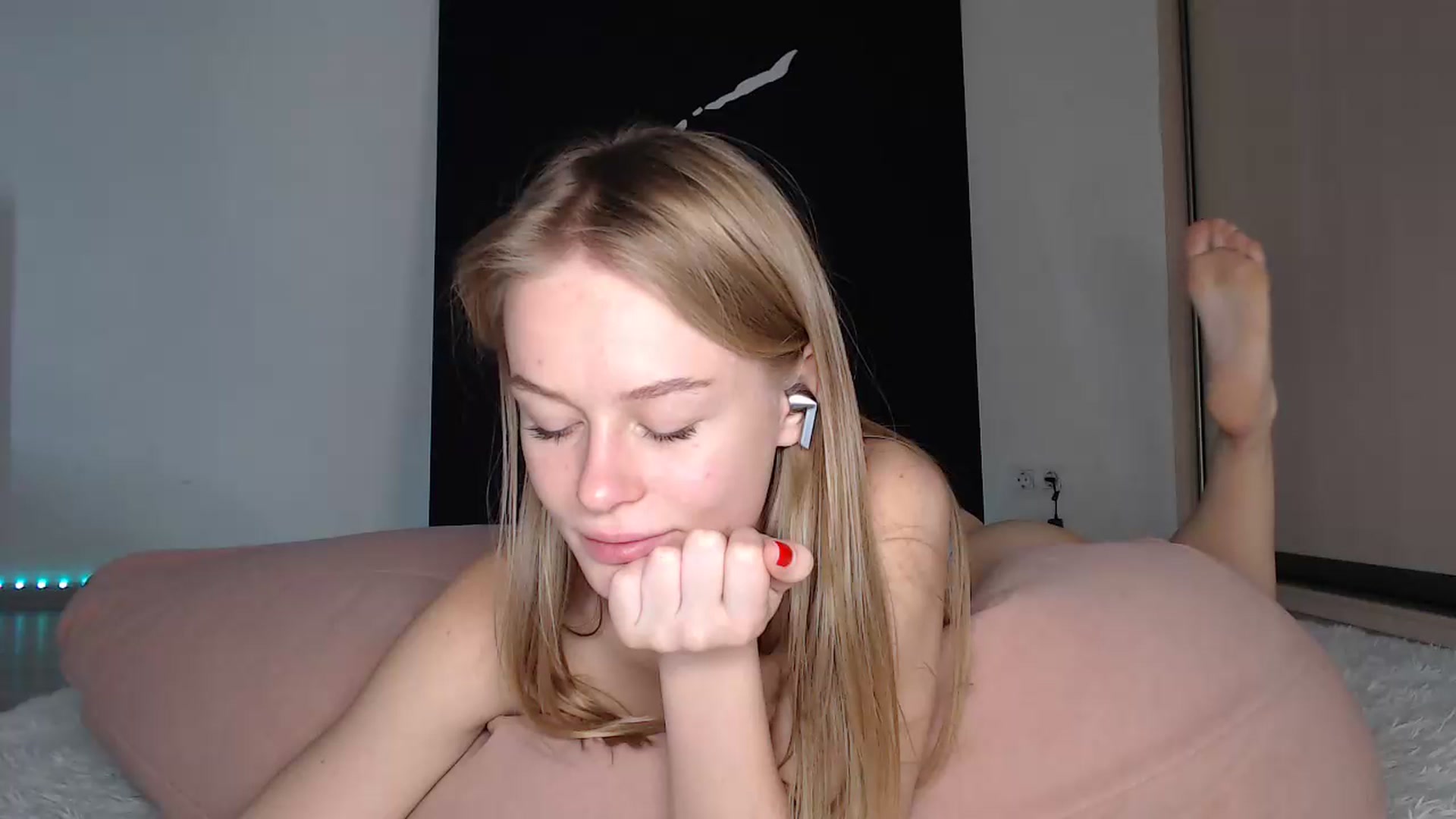 Gallery image thumbnail from Blondino4ka07's myfreecams stream on, 07/02/2025, 08:42 image 16 of 20