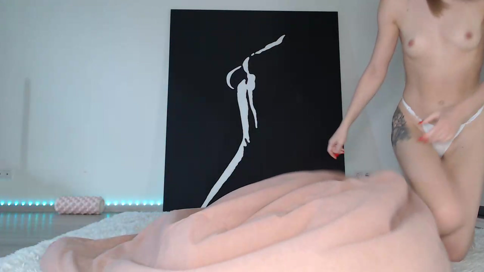 Gallery image thumbnail from Blondino4ka07's myfreecams stream on, 07/04/2025, 07:03 image 19 of 20