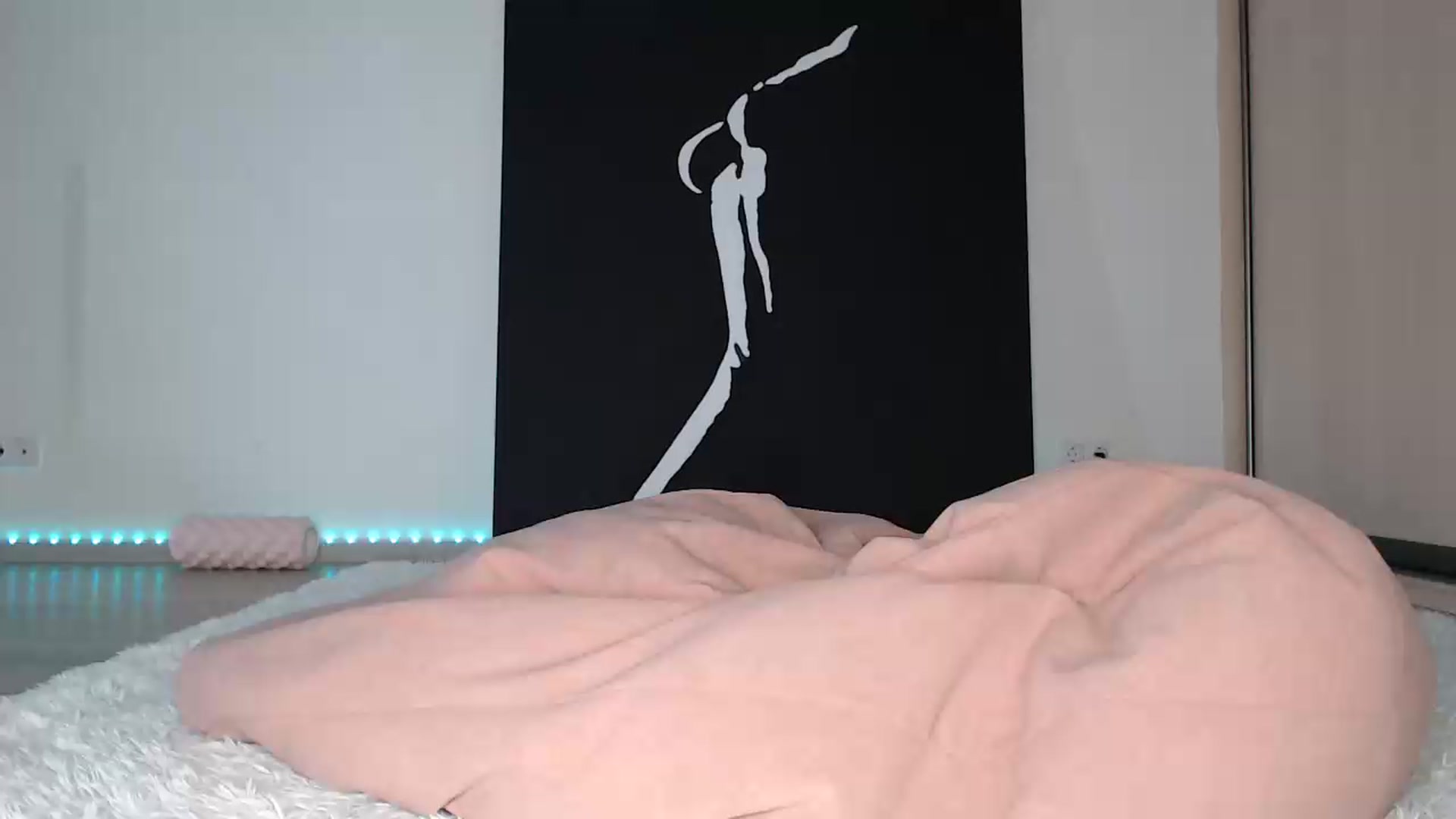 Gallery image thumbnail from Blondino4ka07's myfreecams stream on, 07/04/2025, 07:03 image 3 of 20