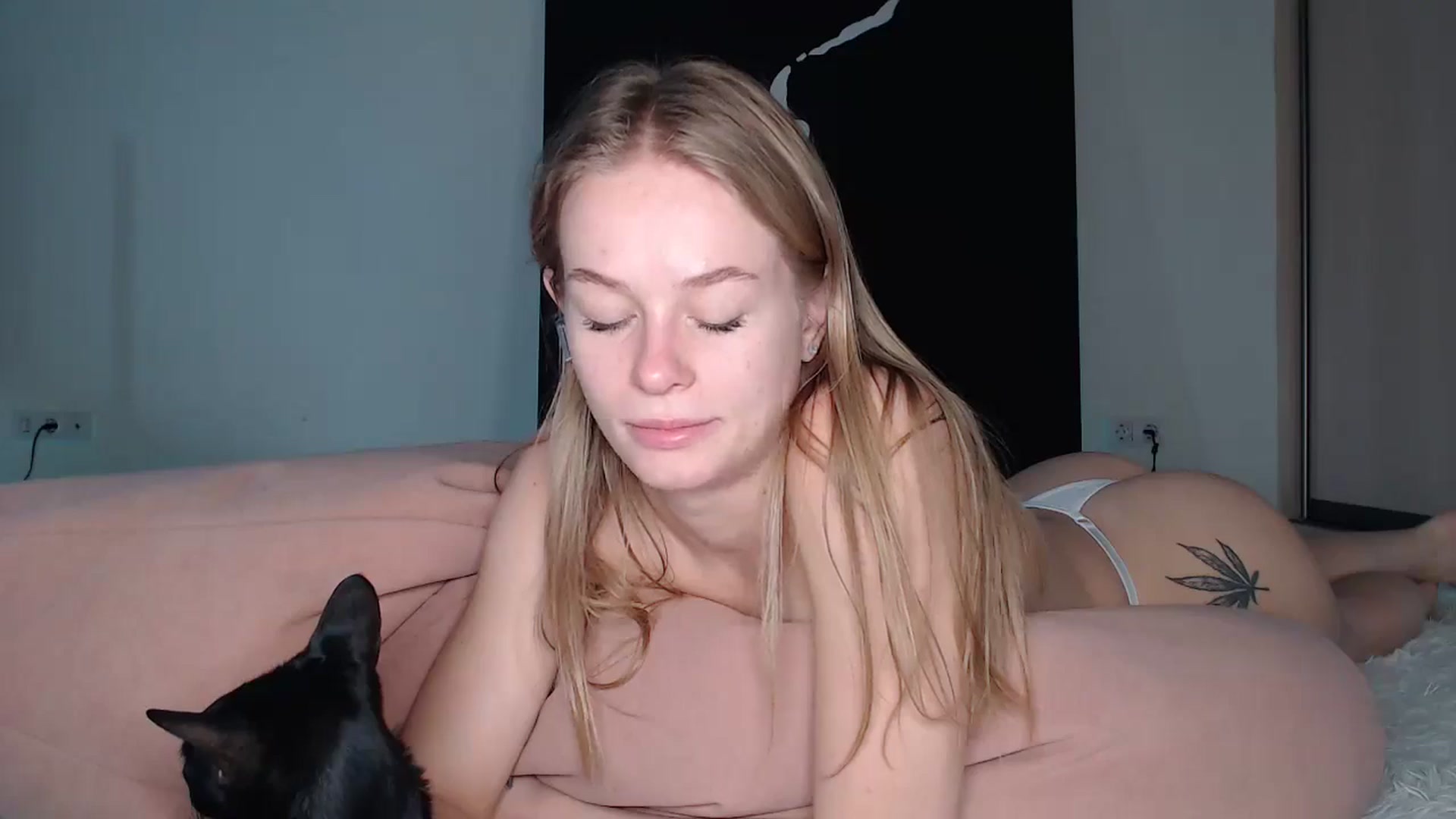 Gallery image thumbnail from Blondino4ka07's myfreecams stream on, 07/04/2025, 07:42 image 10 of 20