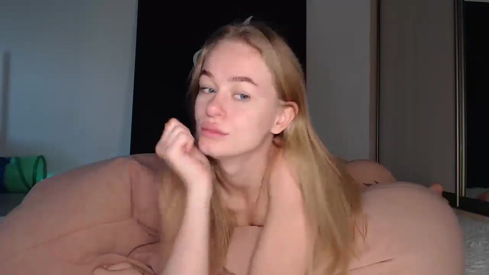 Gallery image thumbnail from Blondino4ka07's myfreecams stream on, 07/10/2025, 06:50 image 18 of 20