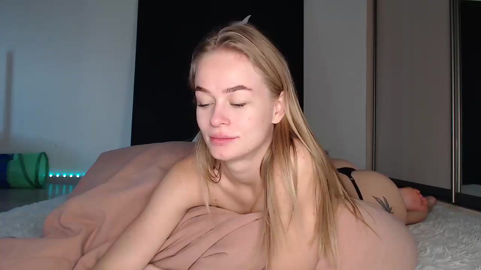Gallery image thumbnail from Blondino4ka07's myfreecams stream on, 07/10/2025, 06:50 image 2 of 20