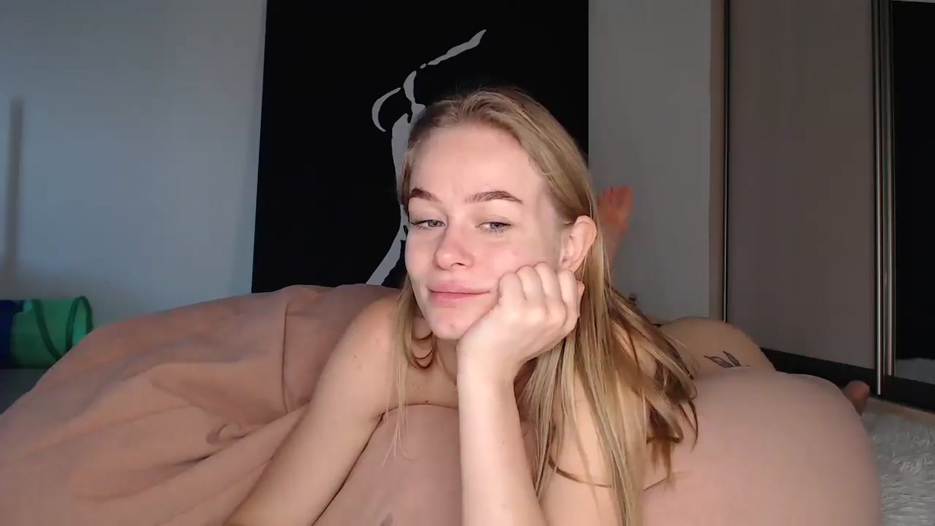 Gallery image thumbnail from Blondino4ka07's myfreecams stream on, 07/10/2025, 06:50 image 17 of 20