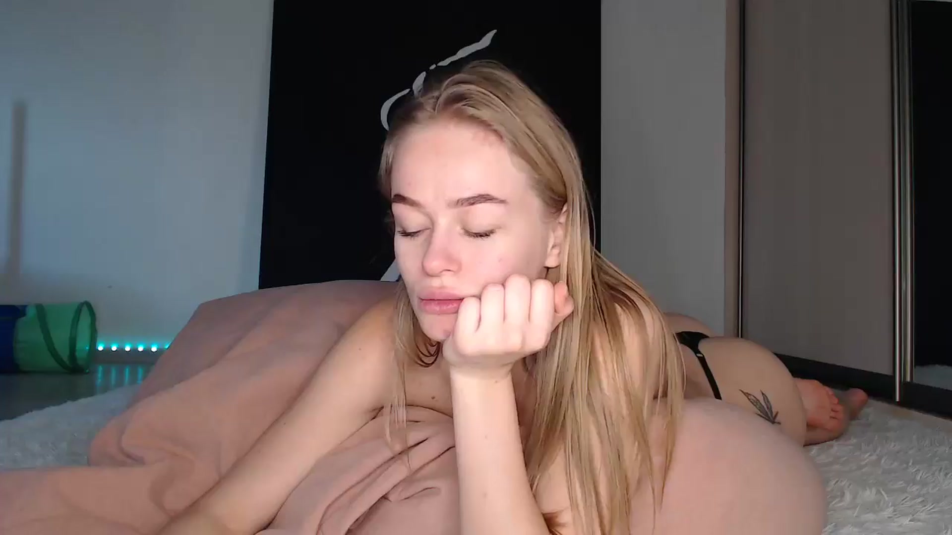 Gallery image thumbnail from Blondino4ka07's myfreecams stream on, 07/10/2025, 06:50 image 1 of 20
