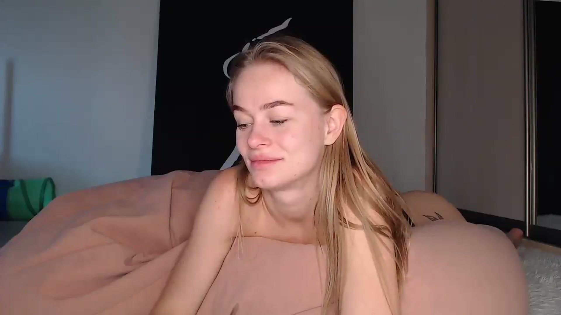 Gallery image thumbnail from Blondino4ka07's myfreecams stream on, 07/10/2025, 06:50 image 16 of 20