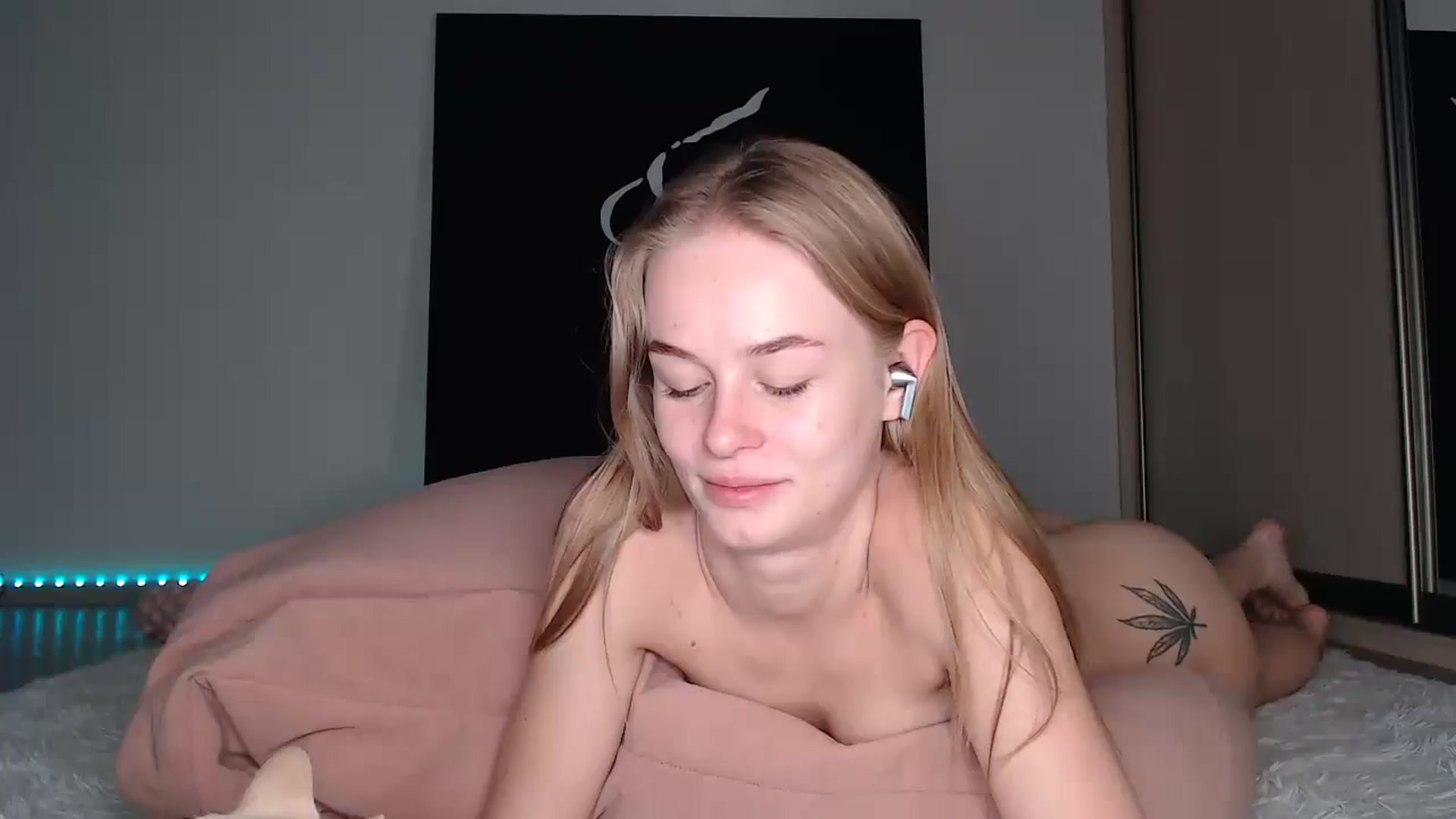 Gallery image thumbnail from Blondino4ka07's myfreecams stream on, 07/11/2025, 18:25 image 19 of 20