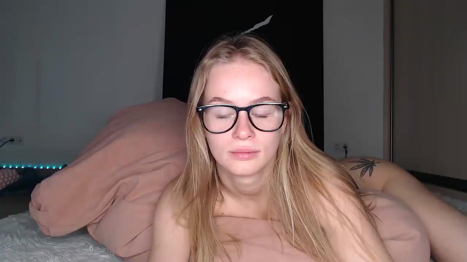 Gallery image thumbnail from Blondino4ka07's myfreecams stream on, 07/17/2025, 06:58 image 15 of 20