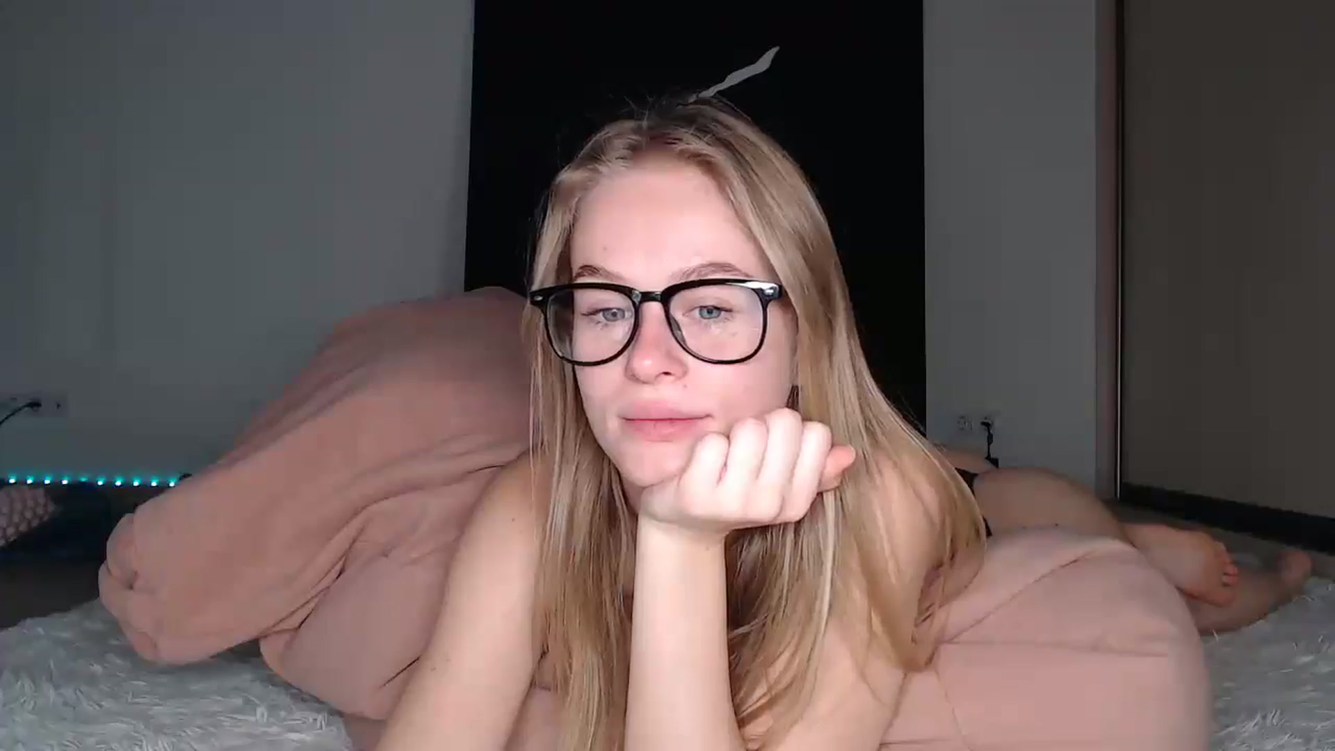 Gallery image thumbnail from Blondino4ka07's myfreecams stream on, 07/17/2025, 06:58 image 12 of 20