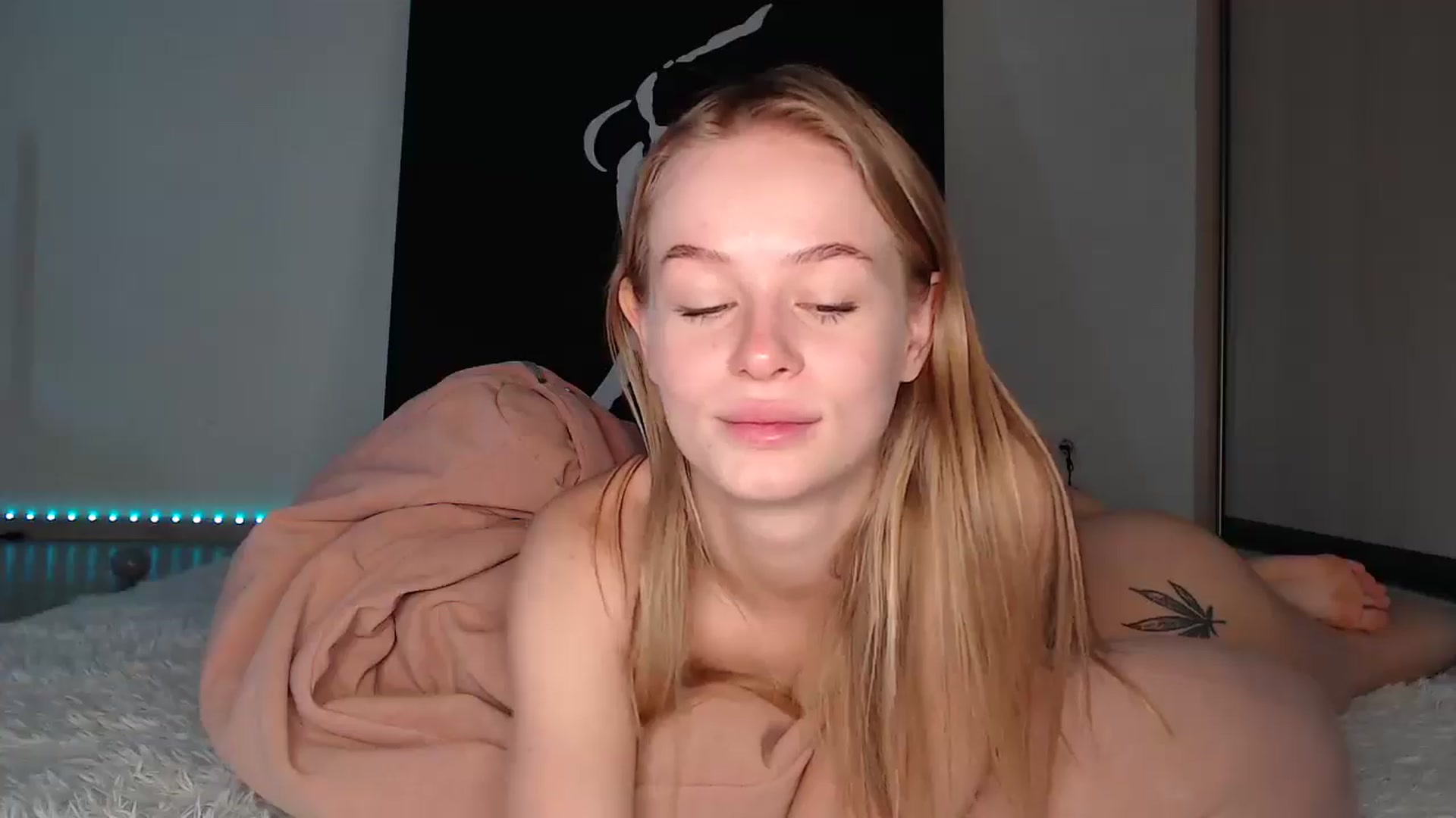 Gallery image thumbnail from Blondino4ka07's myfreecams stream on, 07/23/2025, 06:42 image 17 of 20