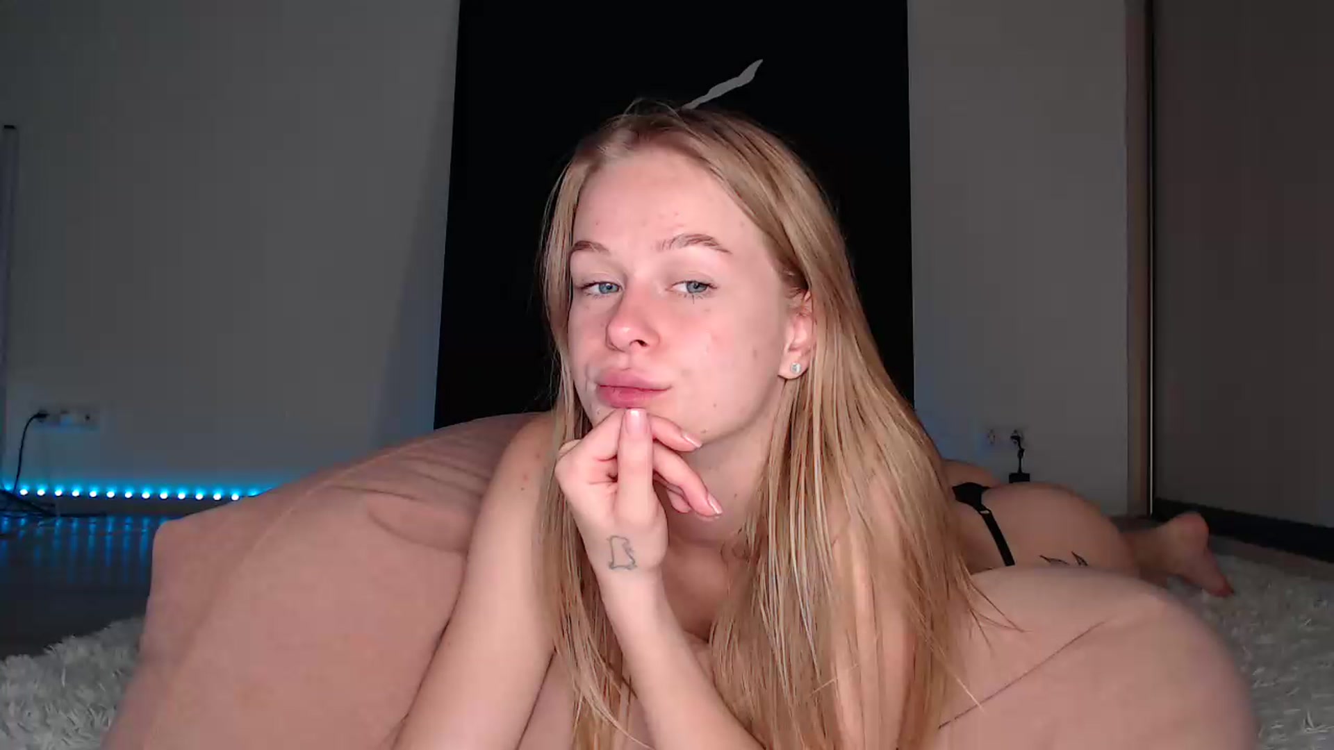 Gallery image thumbnail from Blondino4ka07's myfreecams stream on, 07/27/2025, 17:35 image 7 of 20