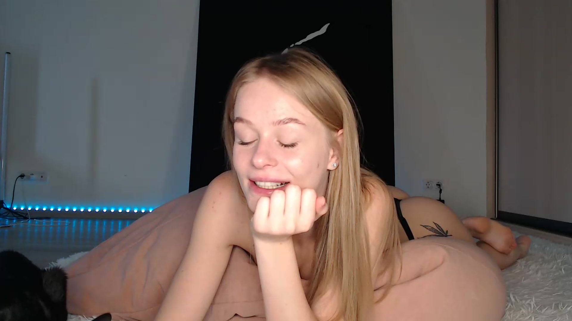 Gallery image thumbnail from Blondino4ka07's myfreecams stream on, 07/28/2025, 08:18 image 1 of 20