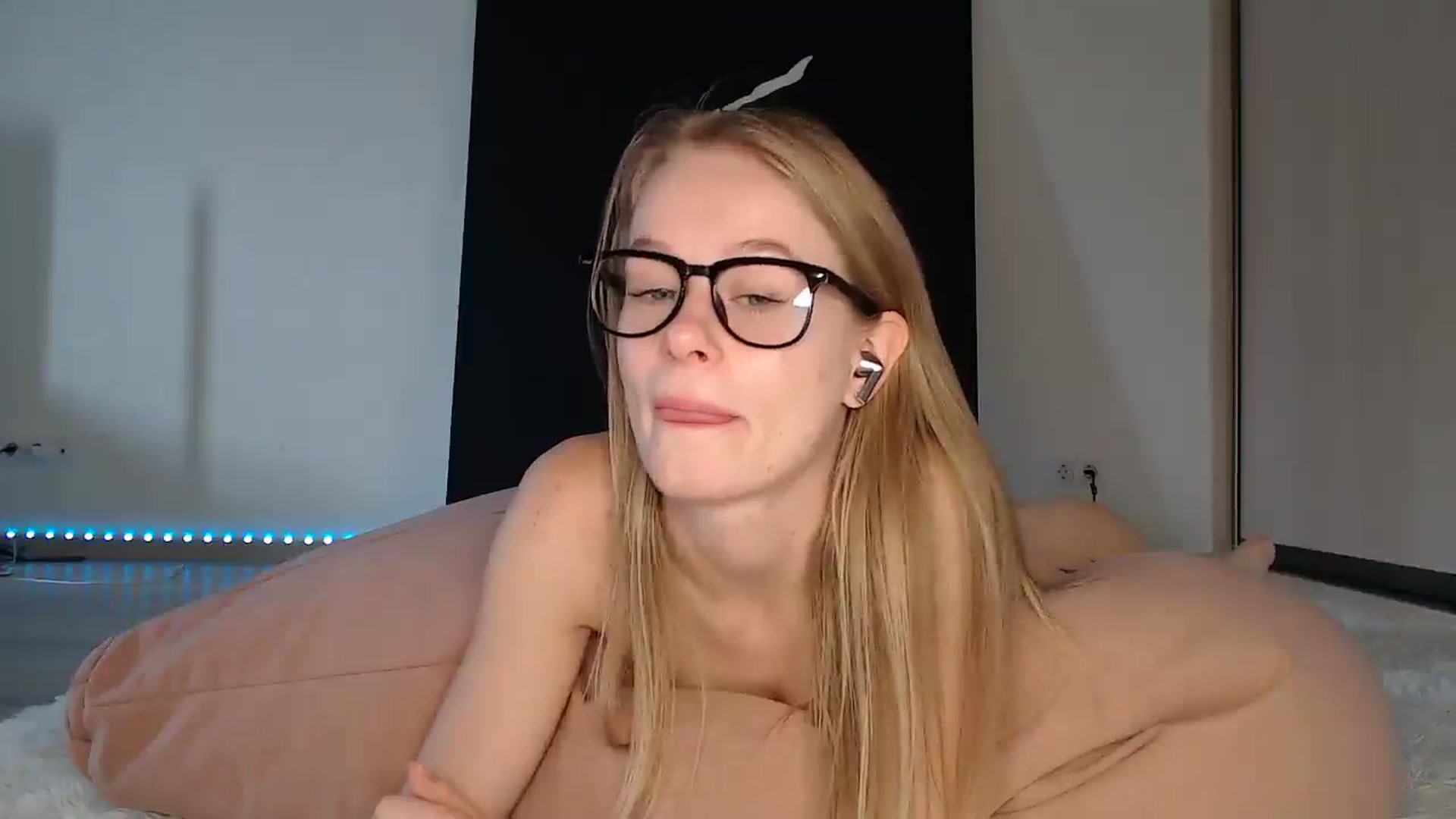 Gallery image thumbnail from Blondino4ka07's myfreecams stream on, 07/29/2025, 07:11 image 13 of 20