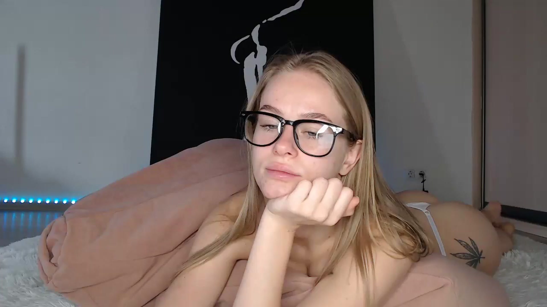Gallery image thumbnail from Blondino4ka07's myfreecams stream on, 08/04/2025, 07:12 image 15 of 20
