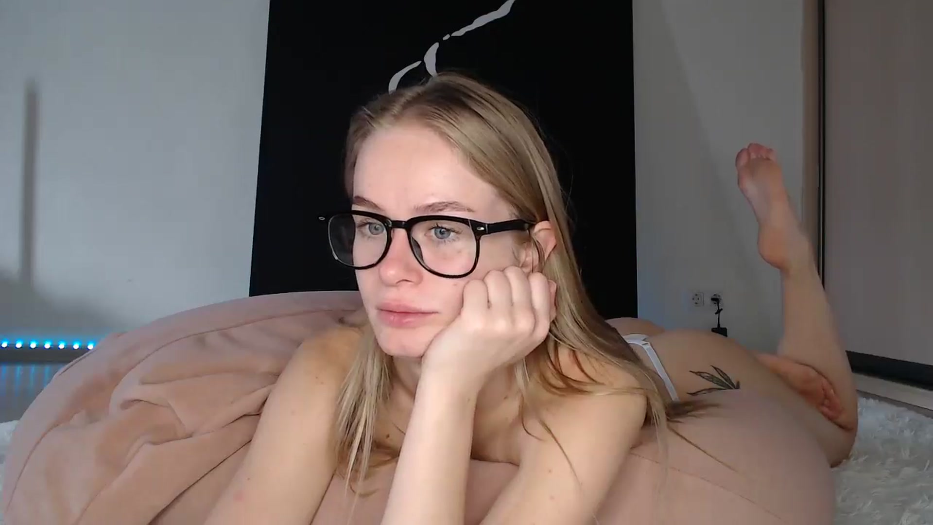 Gallery image thumbnail from Blondino4ka07's myfreecams stream on, 08/04/2025, 09:21 image 8 of 20