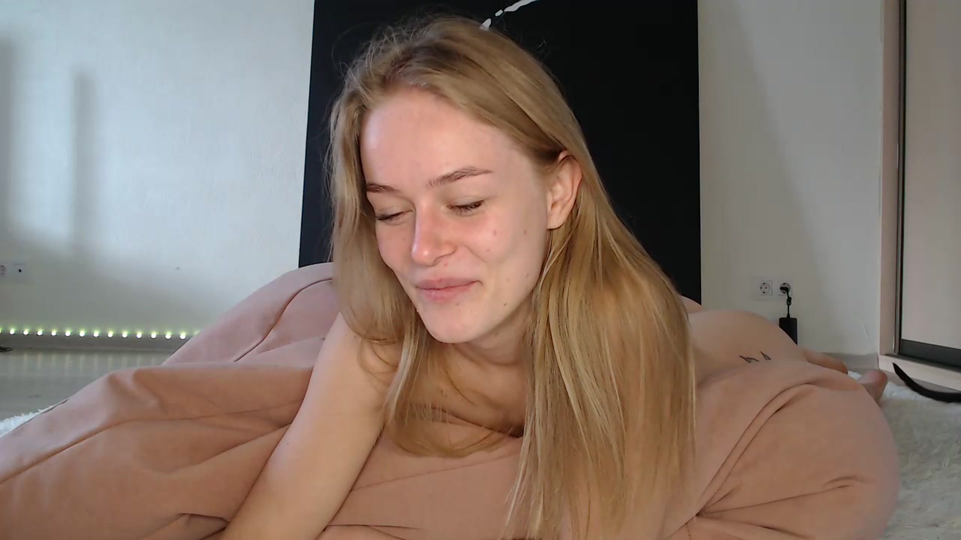 Gallery image thumbnail from Blondino4ka07's myfreecams stream on, 08/06/2025, 07:02 image 8 of 20