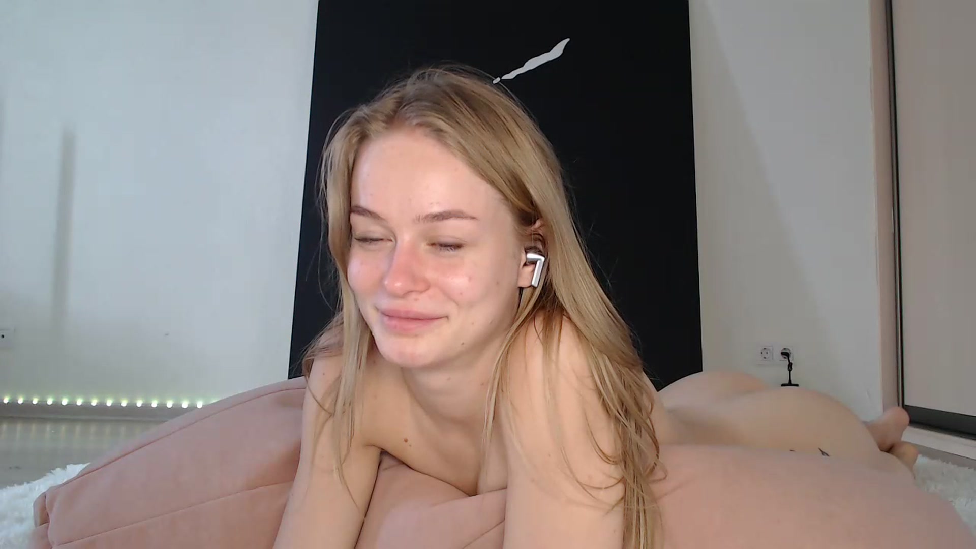 Gallery image thumbnail from Blondino4ka07's myfreecams stream on, 08/06/2025, 08:37 image 2 of 20