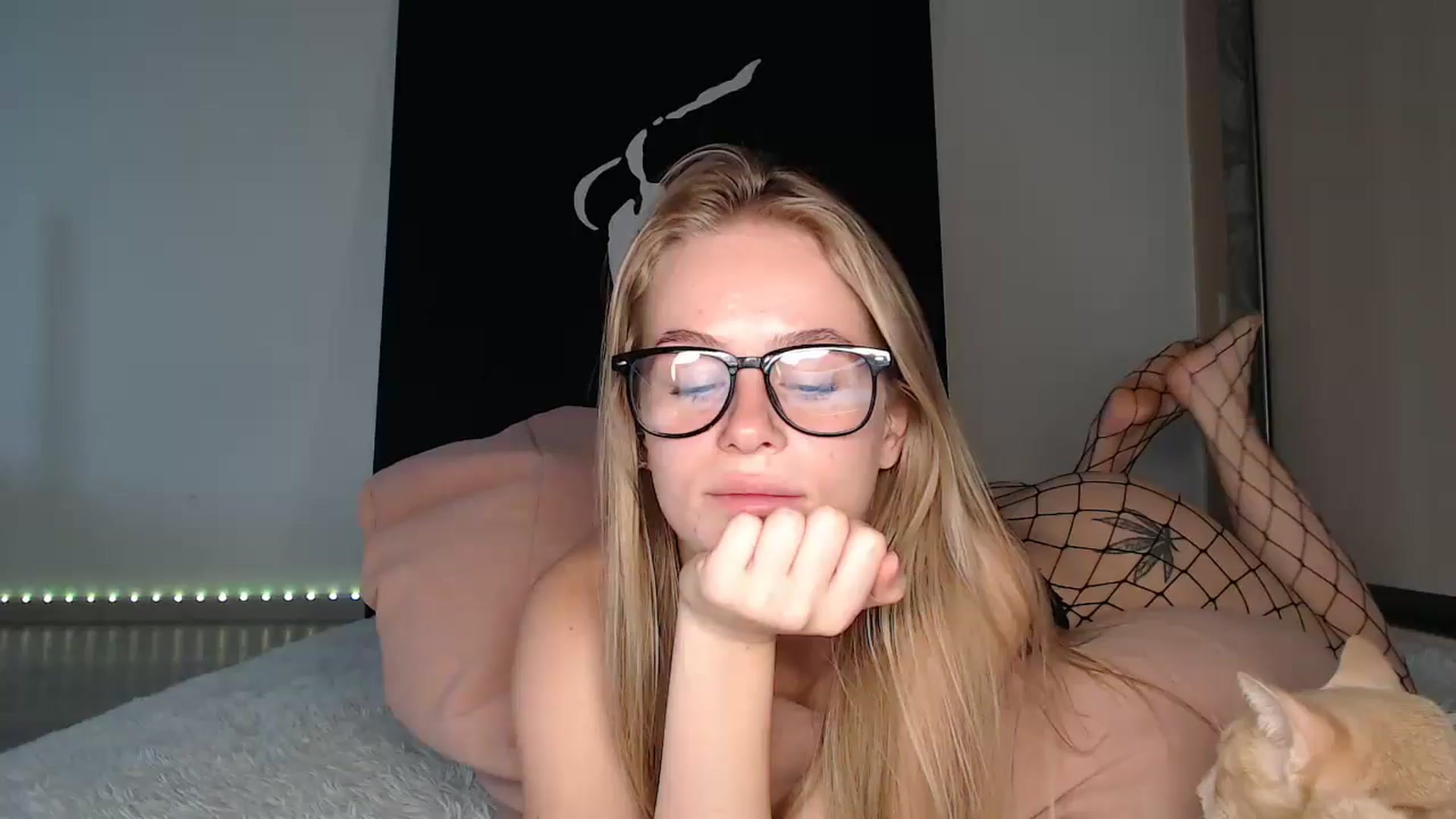 Gallery image thumbnail from Blondino4ka07's myfreecams stream on, 08/07/2025, 09:34 image 1 of 20