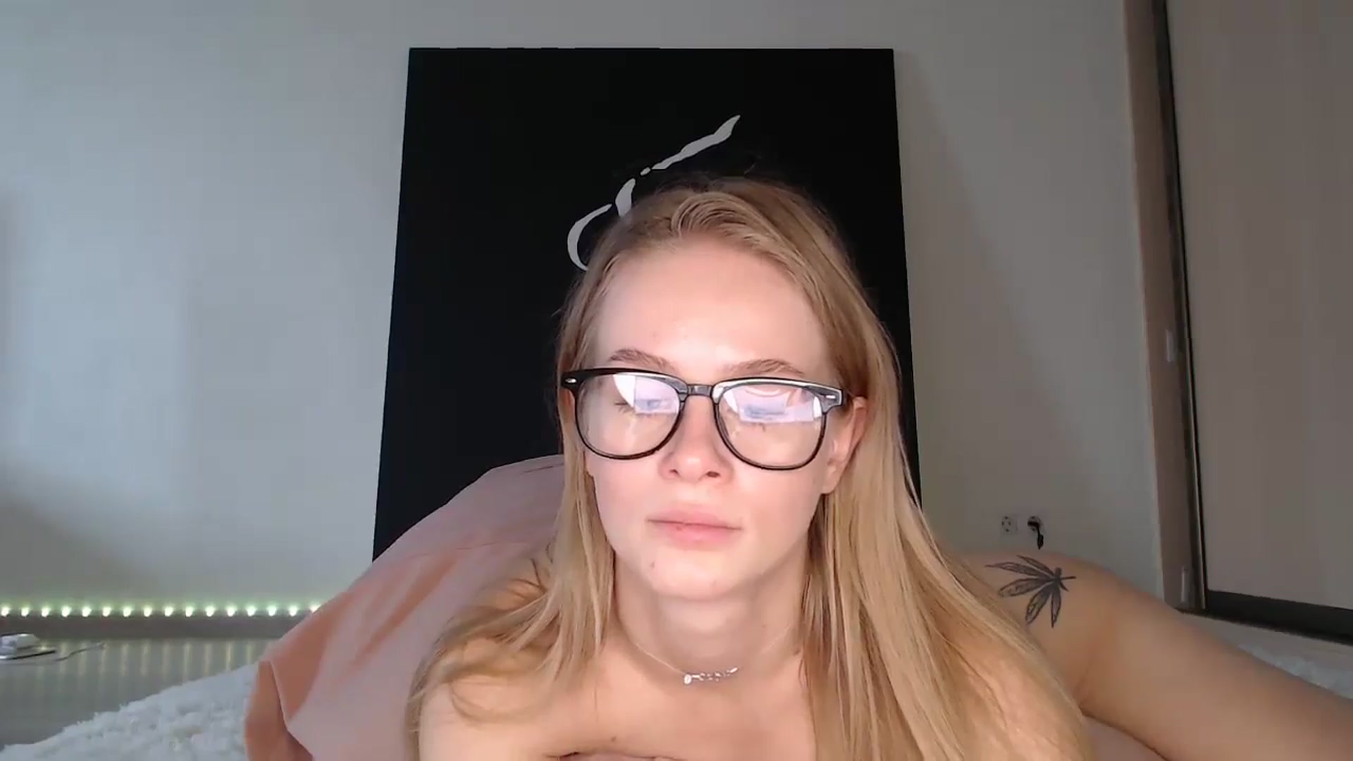 Gallery image thumbnail from Blondino4ka07's myfreecams stream on, 08/12/2025, 05:37 image 16 of 20