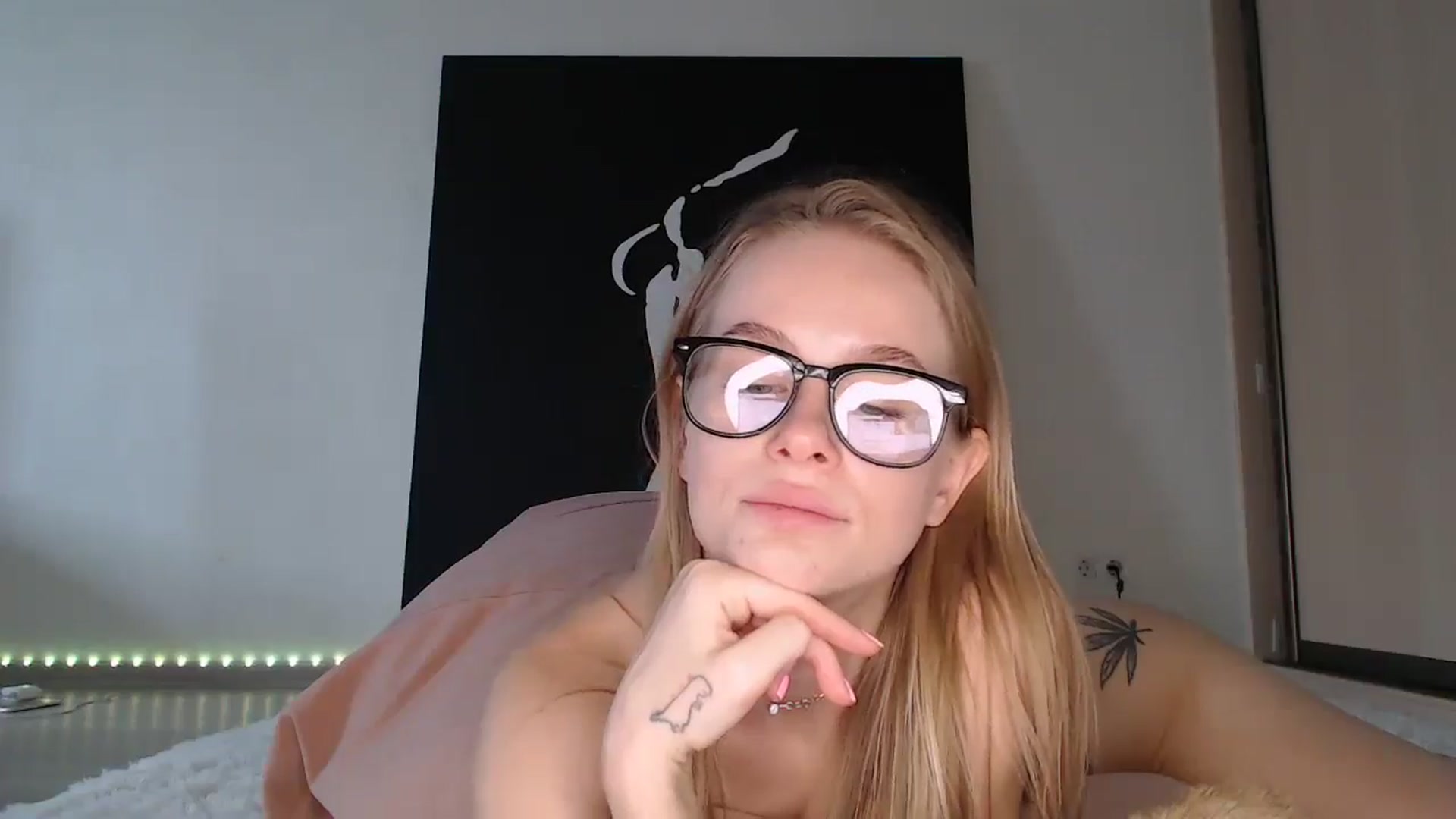 Gallery image thumbnail from Blondino4ka07's myfreecams stream on, 08/12/2025, 05:37 image 18 of 20