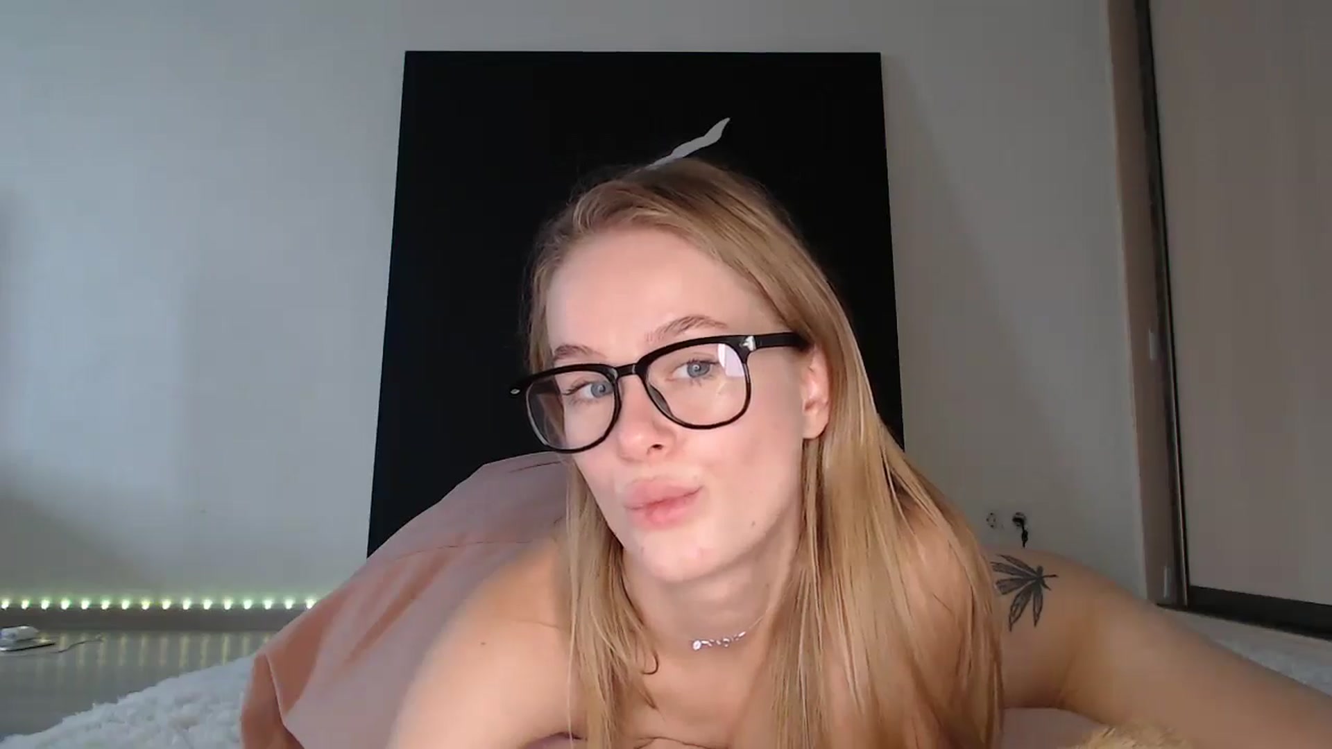 Gallery image thumbnail from Blondino4ka07's myfreecams stream on, 08/12/2025, 05:37 image 19 of 20
