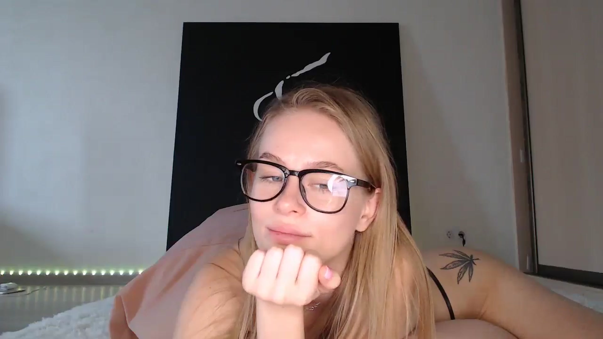 Gallery image thumbnail from Blondino4ka07's myfreecams stream on, 08/12/2025, 05:37 image 17 of 20