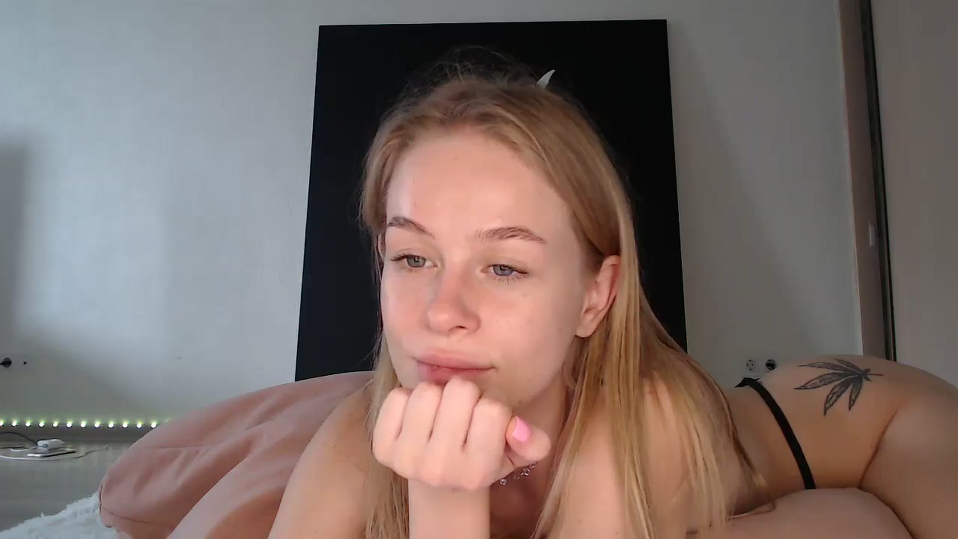 Gallery image thumbnail from Blondino4ka07's myfreecams stream on, 08/12/2025, 11:38 image 15 of 20
