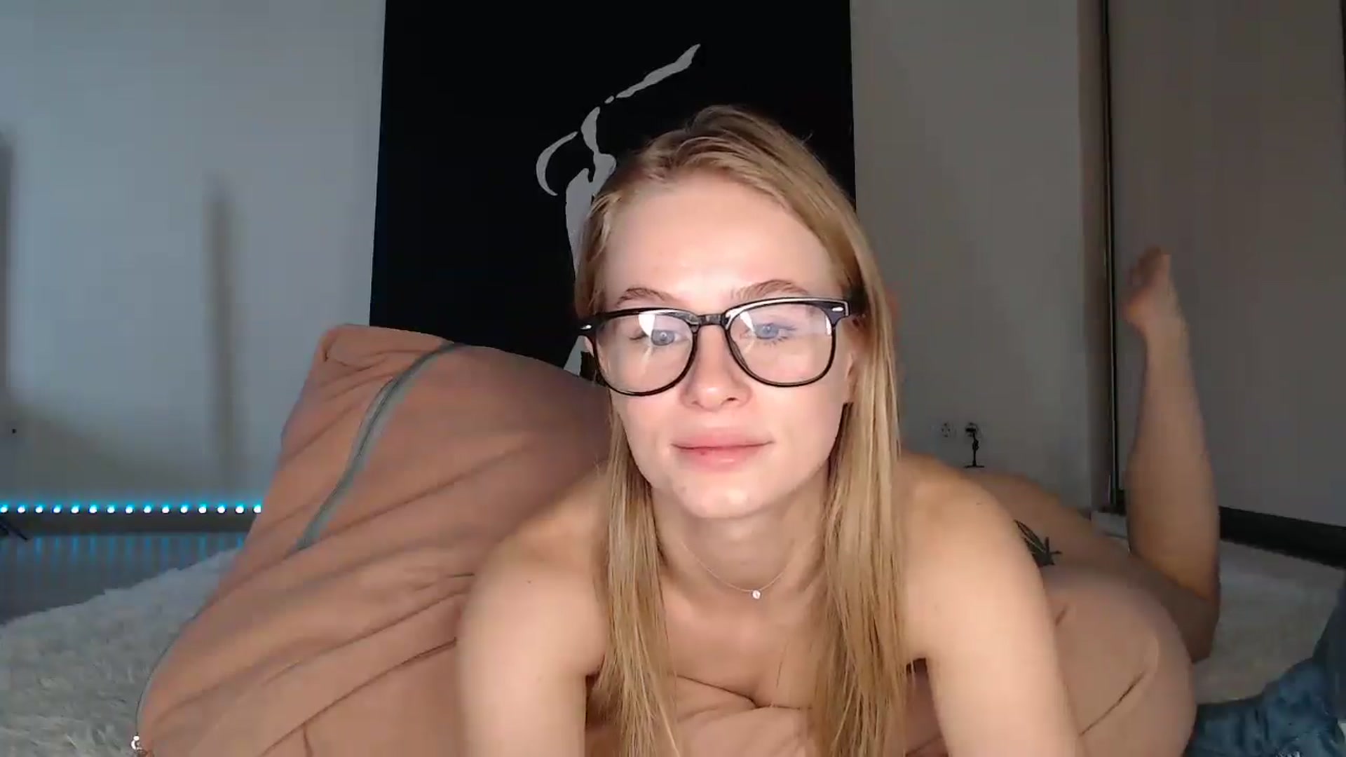 Gallery image thumbnail from Blondino4ka07's myfreecams stream on, 08/13/2025, 06:59 image 7 of 20