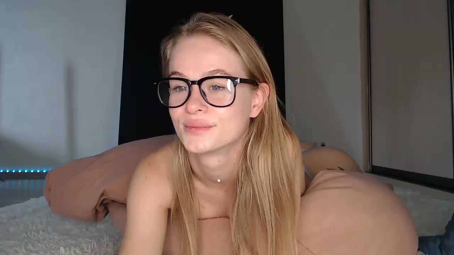 Gallery image thumbnail from Blondino4ka07's myfreecams stream on, 08/13/2025, 07:22 image 19 of 20