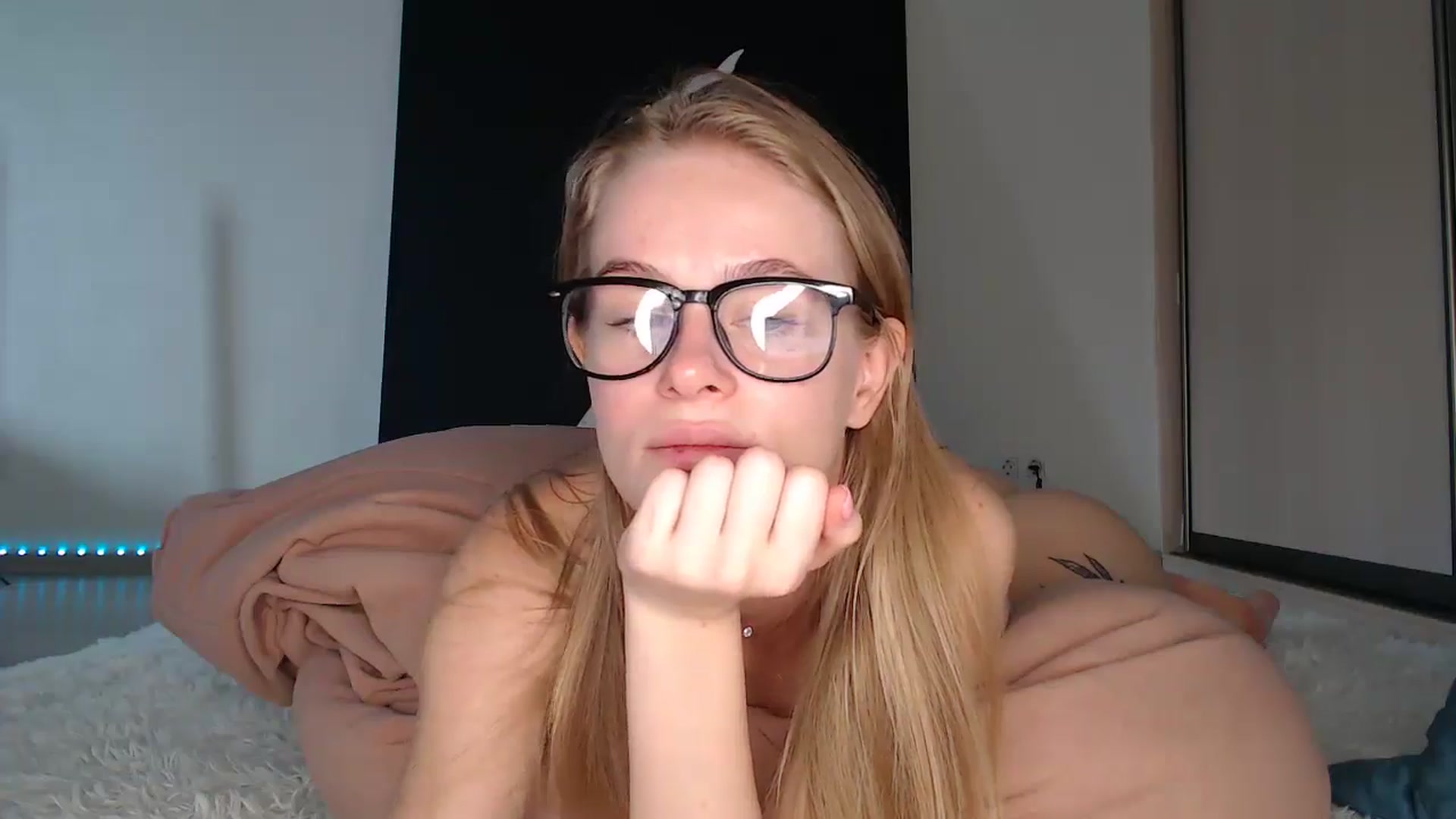 Gallery image thumbnail from Blondino4ka07's myfreecams stream on, 08/13/2025, 07:22 image 7 of 20