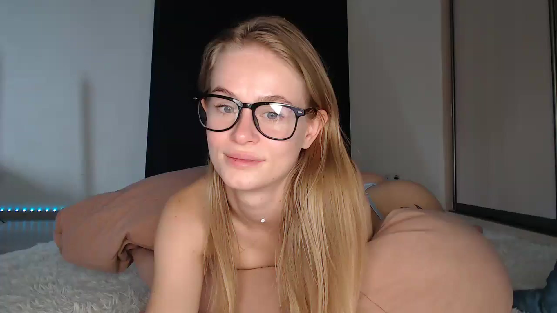 Gallery image thumbnail from Blondino4ka07's myfreecams stream on, 08/13/2025, 07:22 image 18 of 20