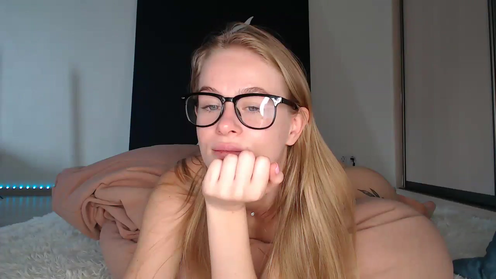 Gallery image thumbnail from Blondino4ka07's myfreecams stream on, 08/13/2025, 07:22 image 6 of 20