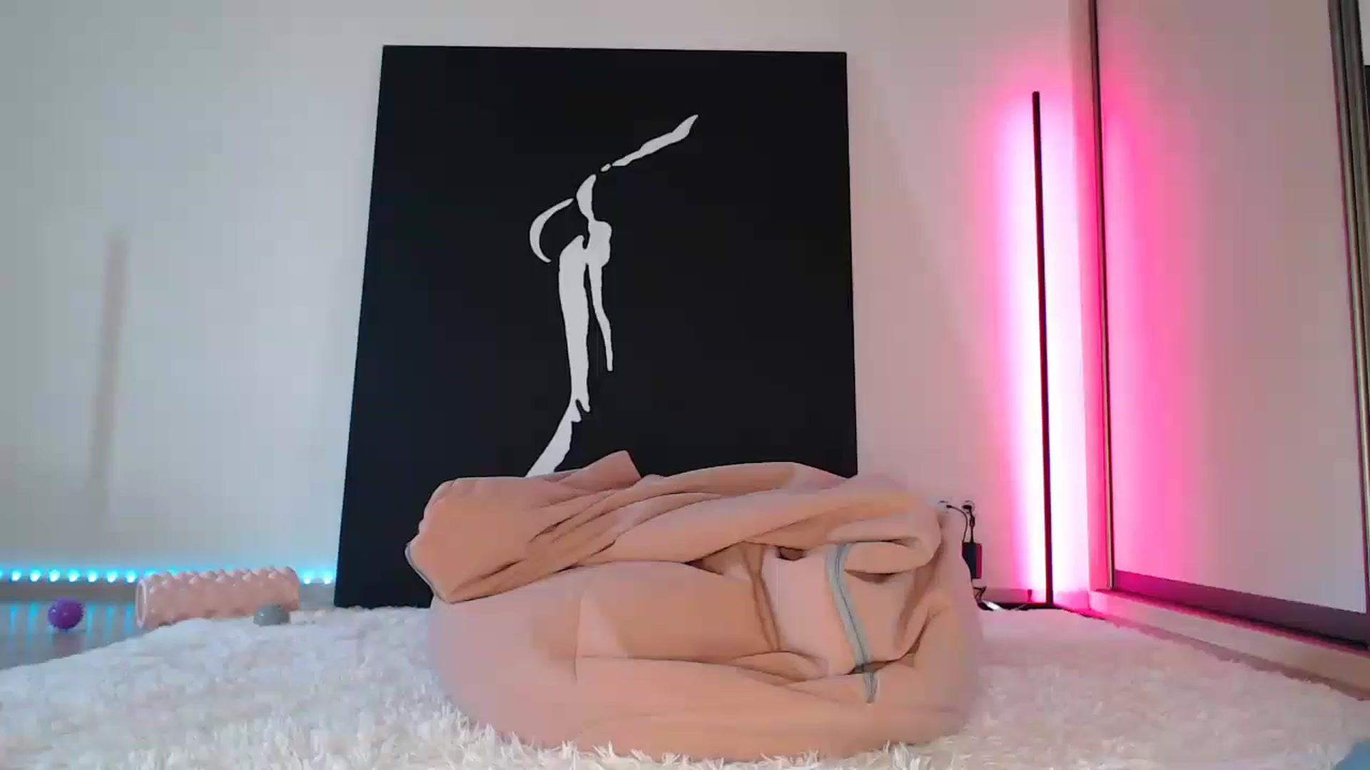 Gallery image thumbnail from Blondino4ka07's myfreecams stream on, 08/18/2025, 06:35 image 10 of 20