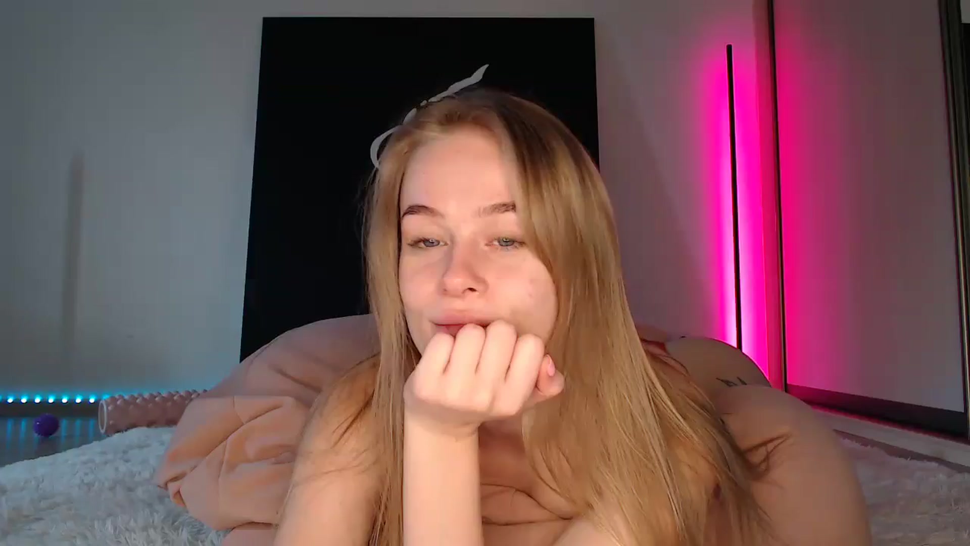 Gallery image thumbnail from Blondino4ka07's myfreecams stream on, 08/18/2025, 07:38 image 13 of 20