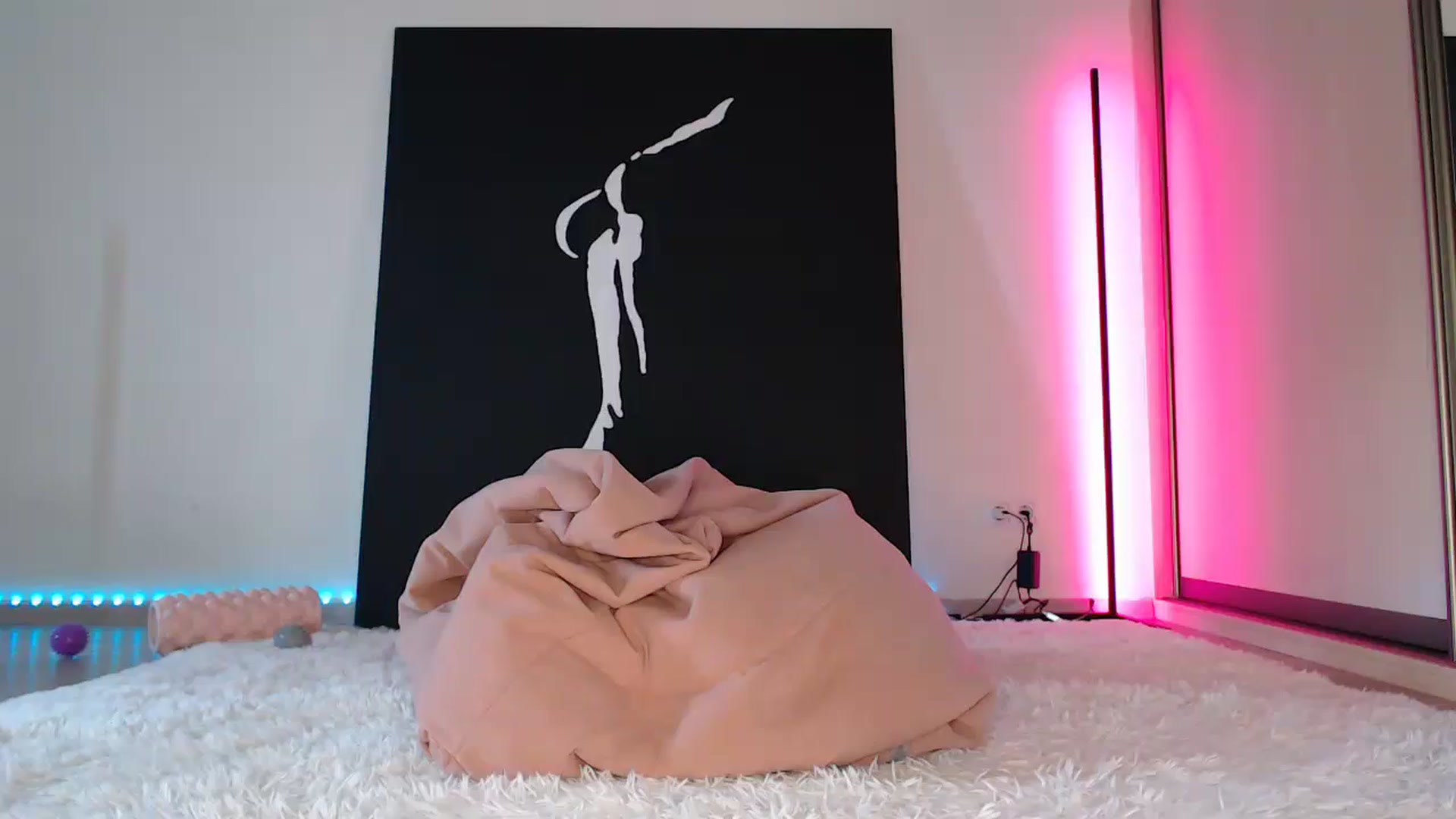 Gallery image thumbnail from Blondino4ka07's myfreecams stream on, 08/18/2025, 07:38 image 11 of 20