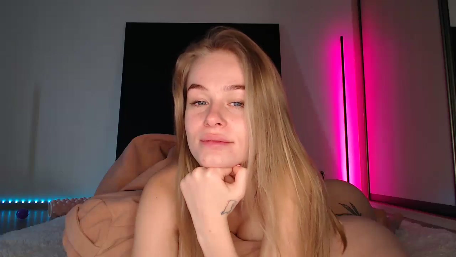 Gallery image thumbnail from Blondino4ka07's myfreecams stream on, 08/18/2025, 08:10 image 2 of 20