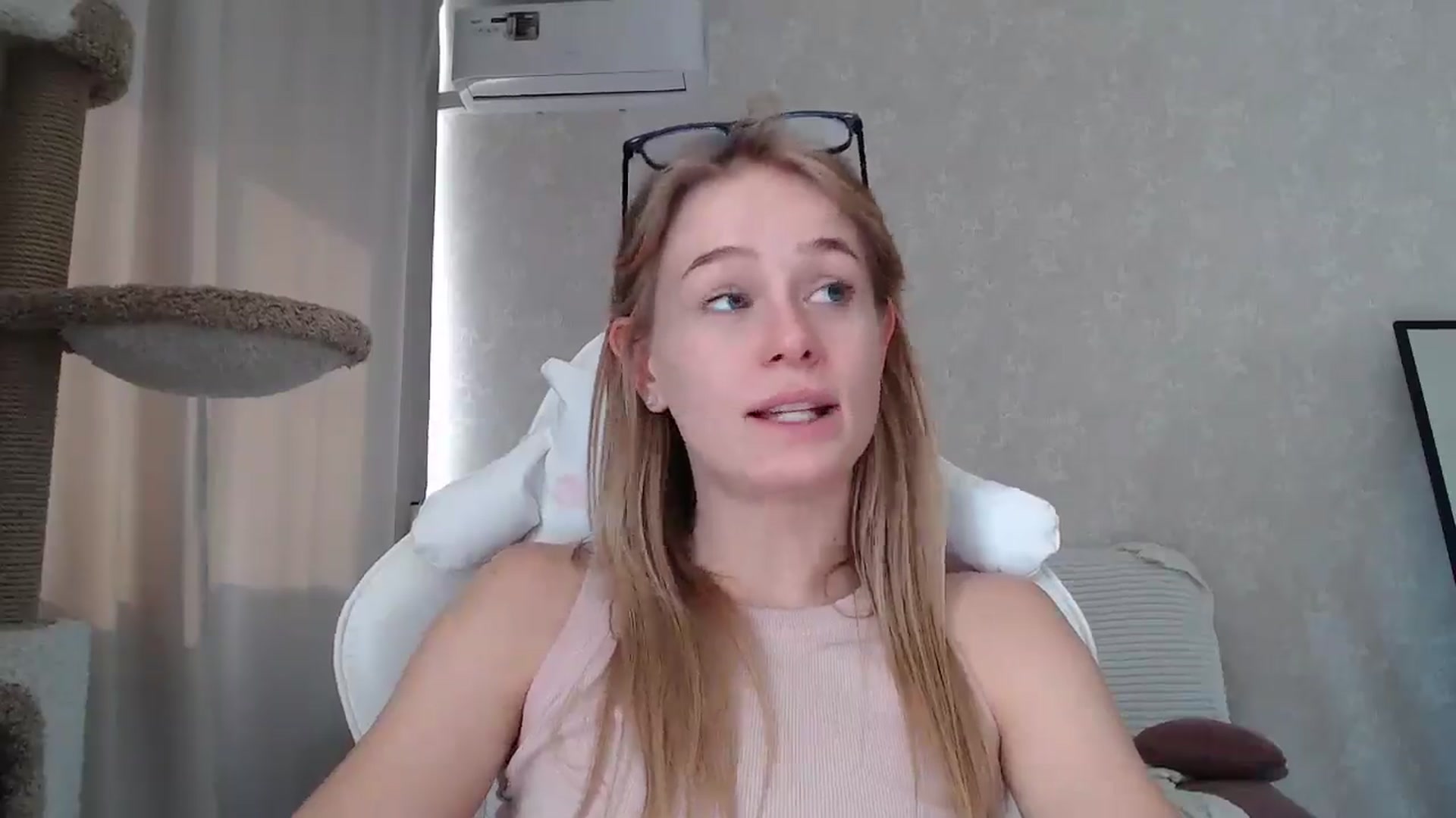 Gallery image thumbnail from Blondino4ka07's myfreecams stream on, 08/24/2025, 10:32 image 13 of 20