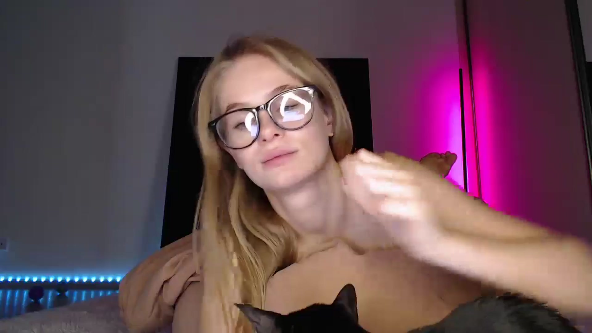 Gallery image thumbnail from Blondino4ka07's myfreecams stream on, 08/25/2025, 05:58 image 16 of 20